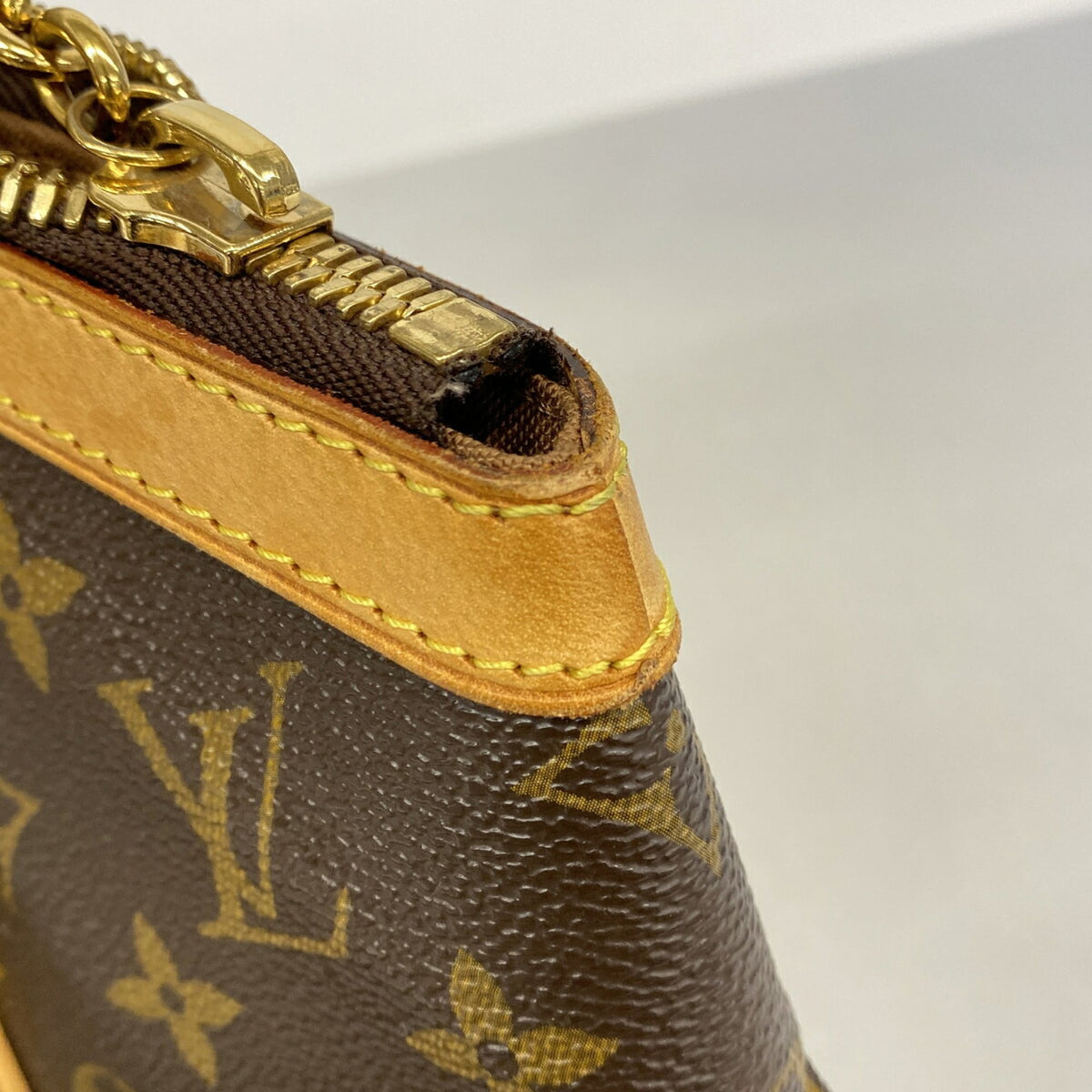 Louis Vuitton Brown Handbag (Pre-Owned)