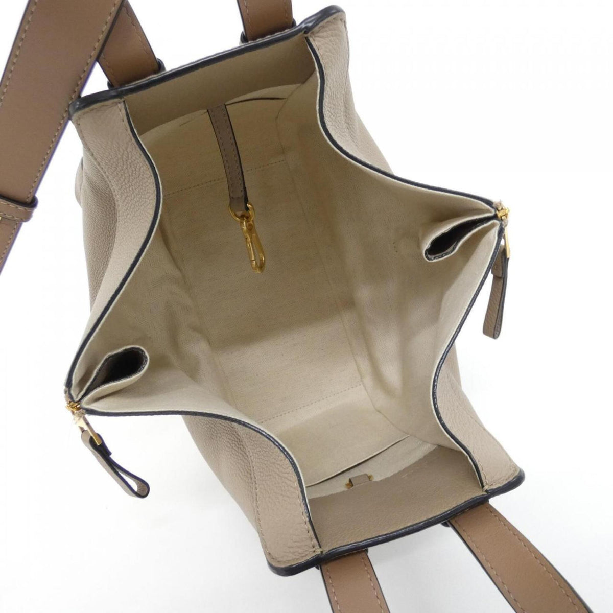 Loewe Sand Leather Shoulder Bag (Pre-Owned)