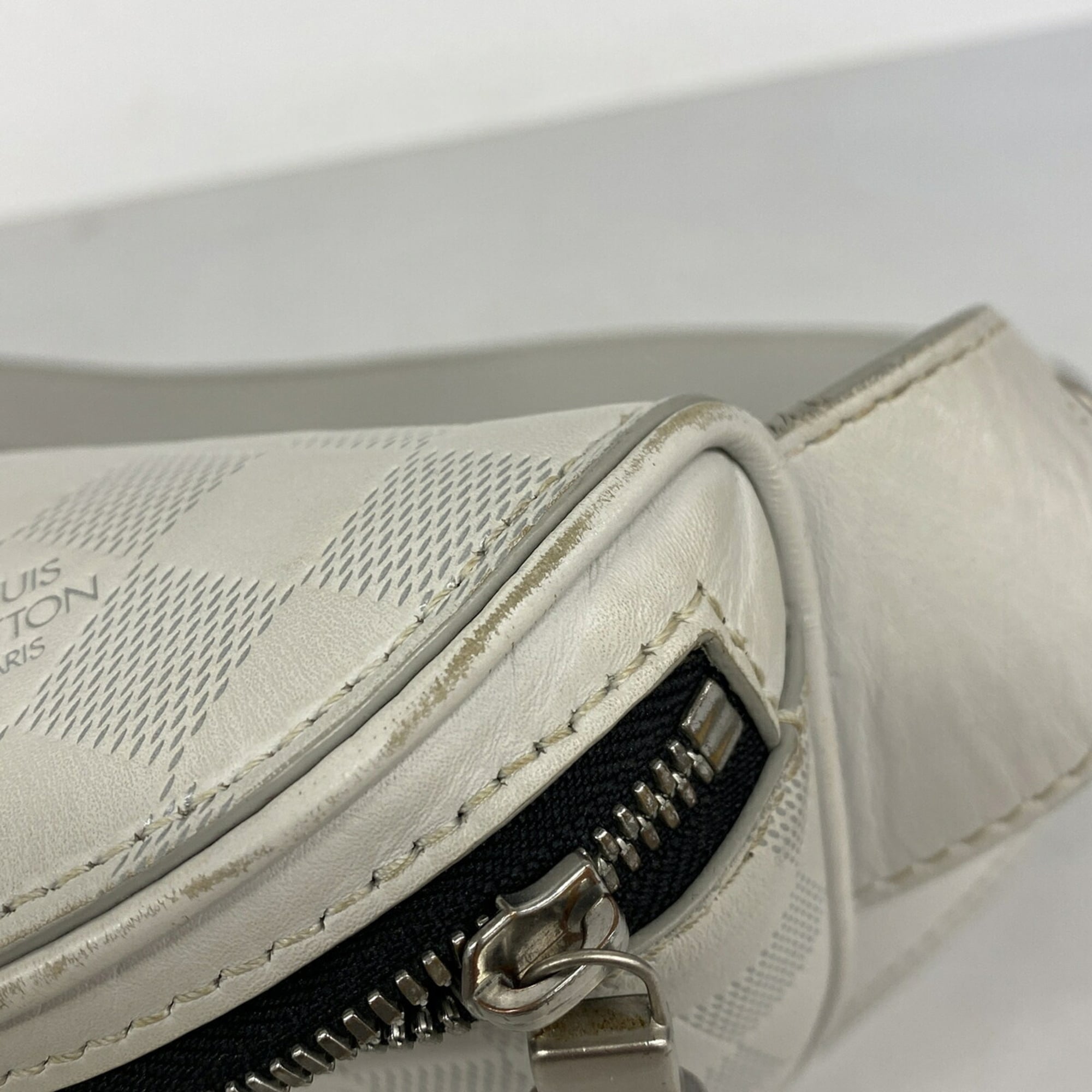 Louis Vuitton Blanc Fanny Pack (Pre-Owned)