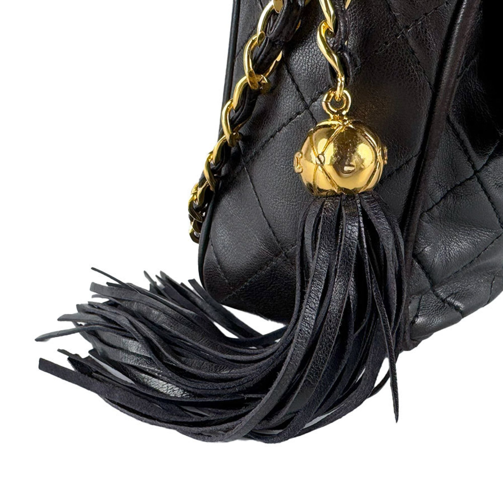 Chanel Black Leather Shoulder Bag (Pre-Owned)
