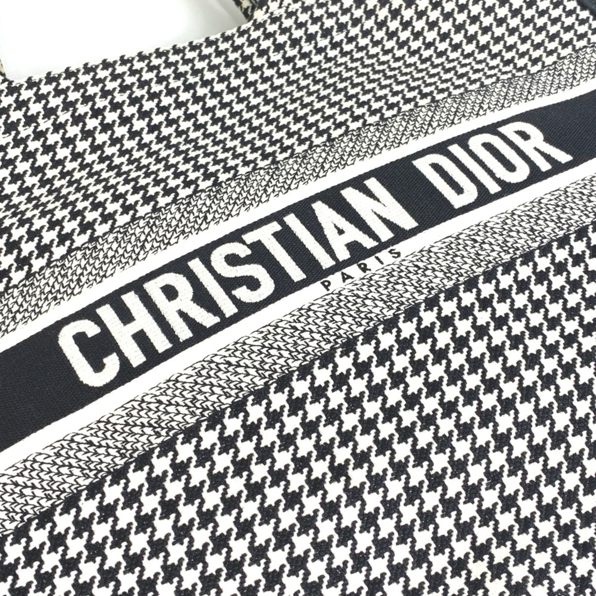 Christian Dior White Cloth Tote Bag (Pre-Owned)