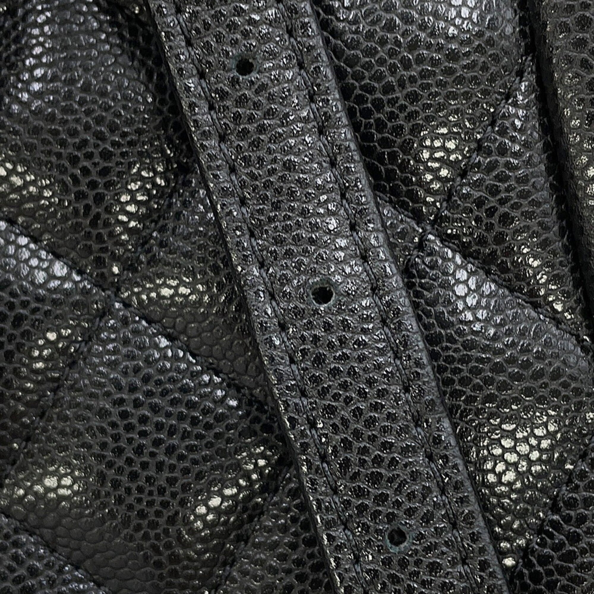 Chanel Black Grained Calfskin Handbag (Pre-Owned)