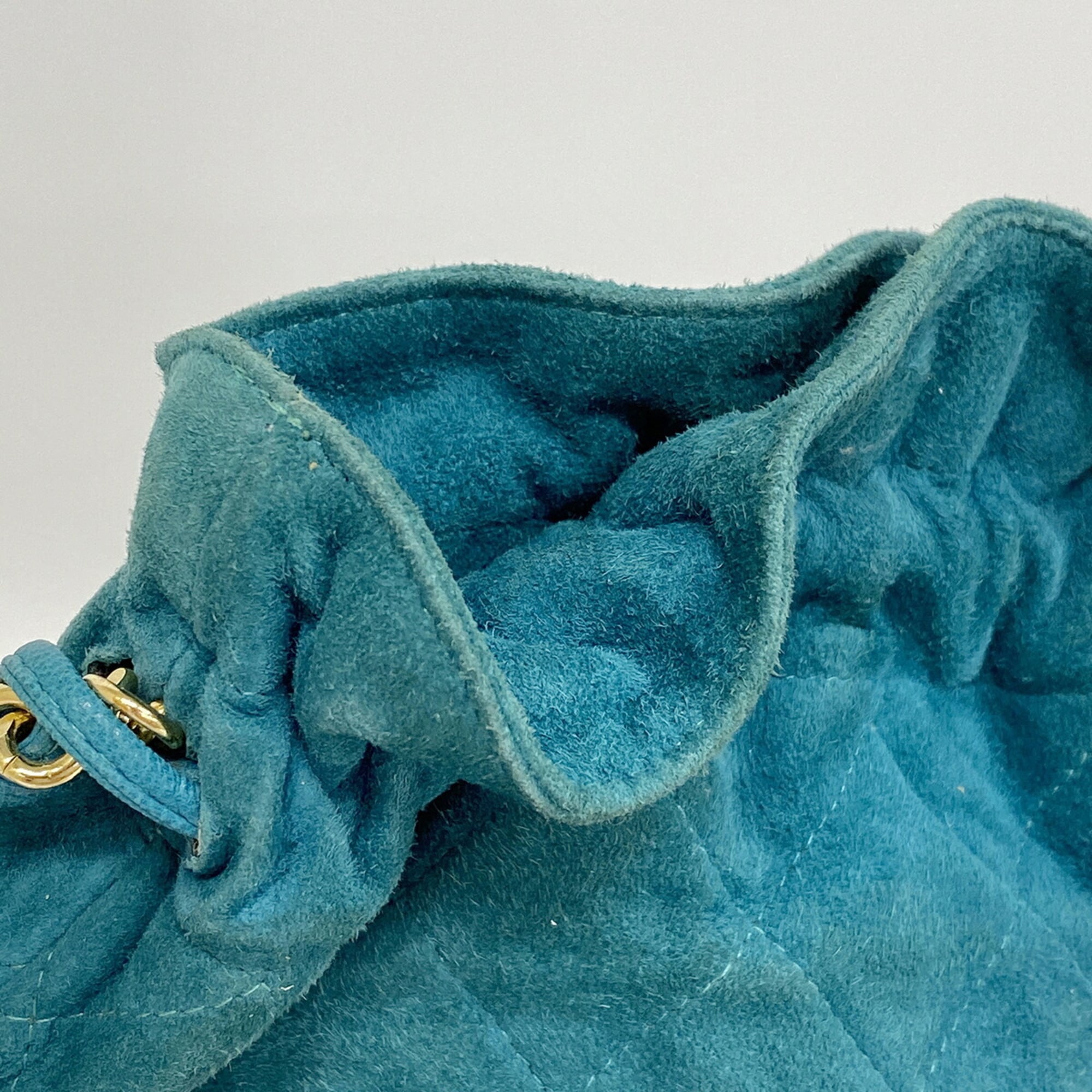 Chanel Blue Suede Shoulder Bag (Pre-Owned)