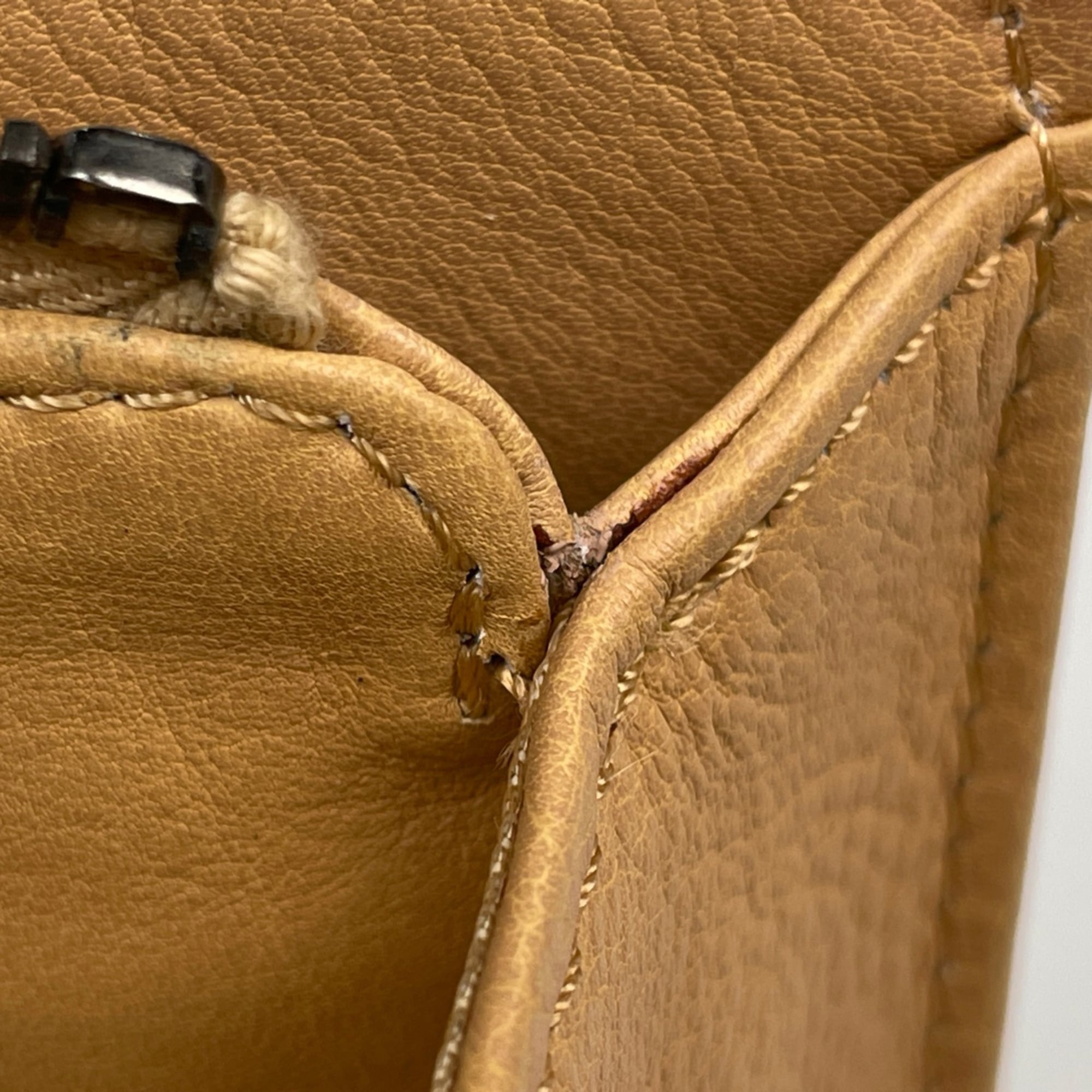 Chanel Beige Leather Handbag (Pre-Owned)