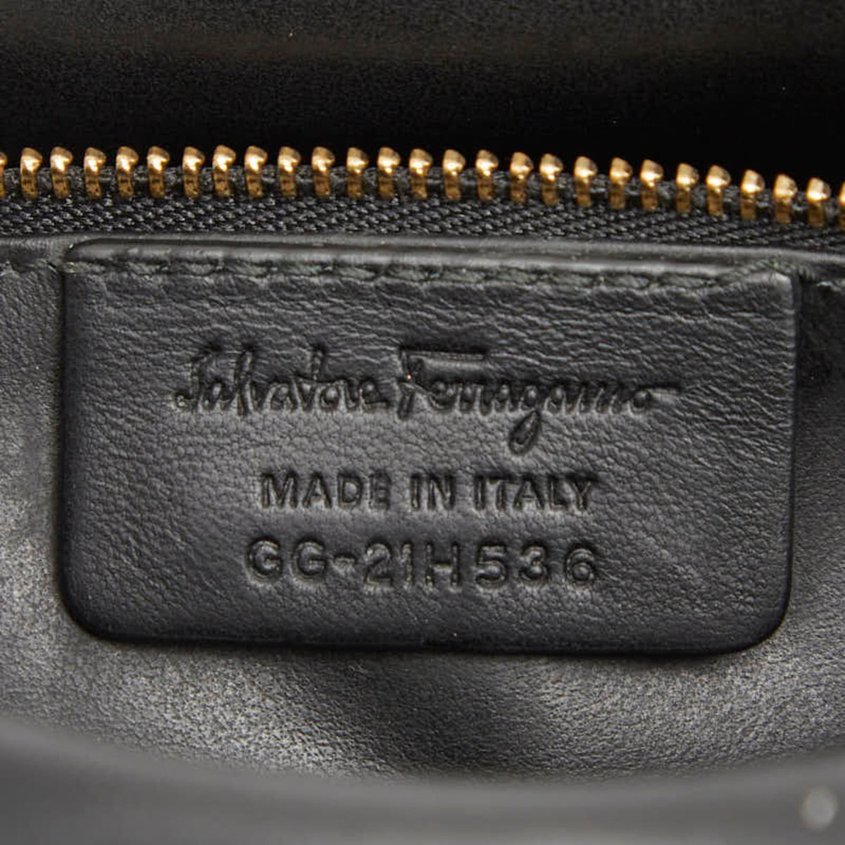 Salvatore Ferragamo Black Leather Shoulder Bag (Pre-Owned)