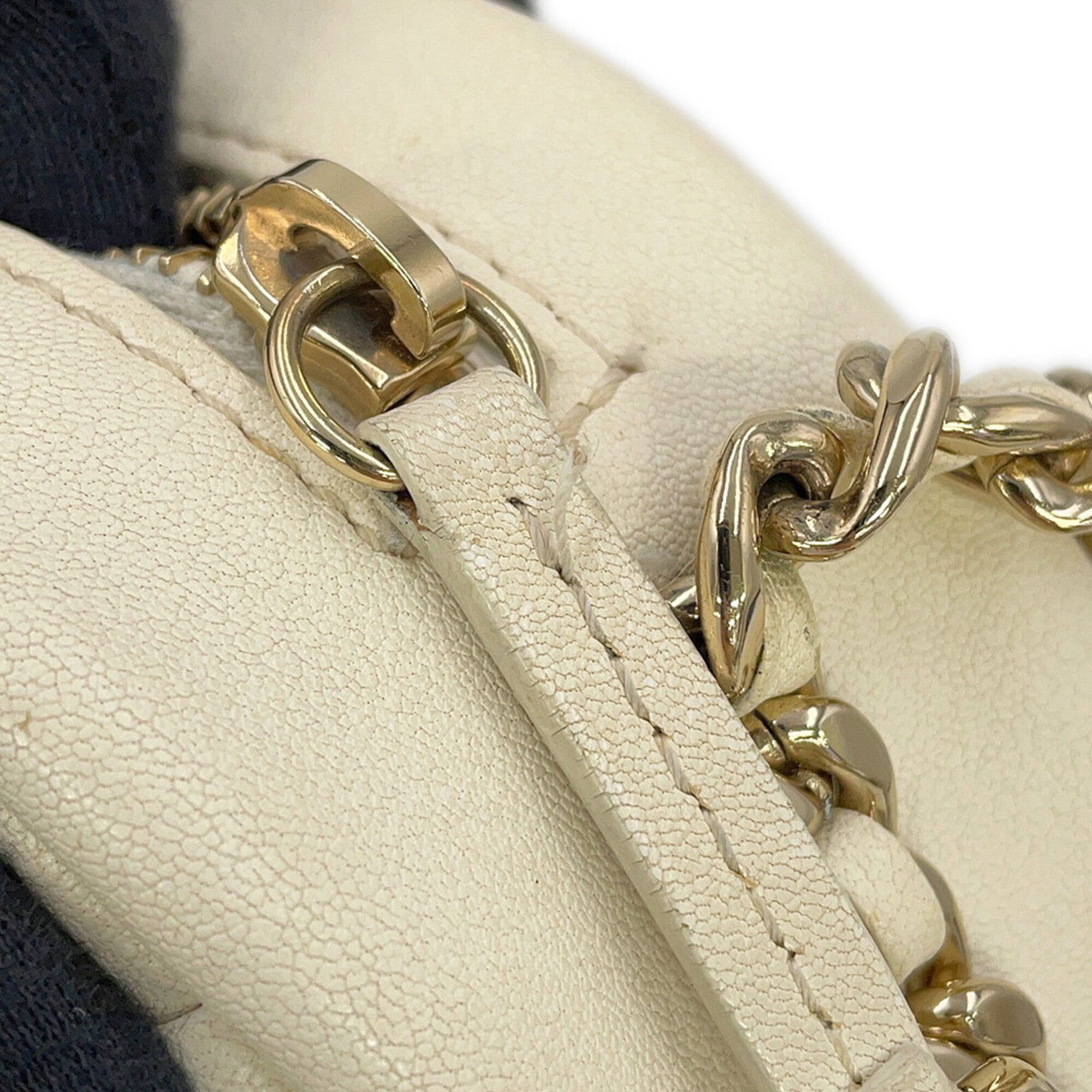 Chanel Ivory Leather Handbag Shoulder Bag (Pre-Owned)