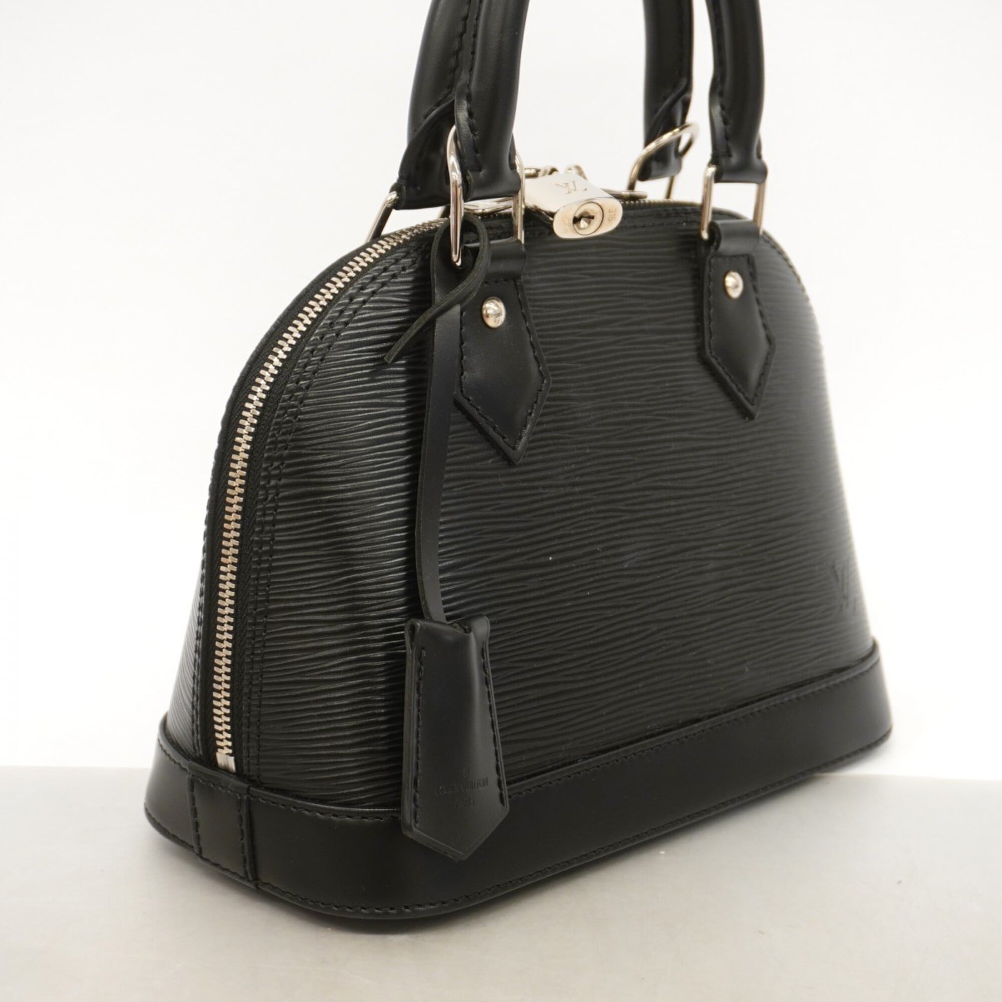 Louis Vuitton Noir Handbag (Pre-Owned)