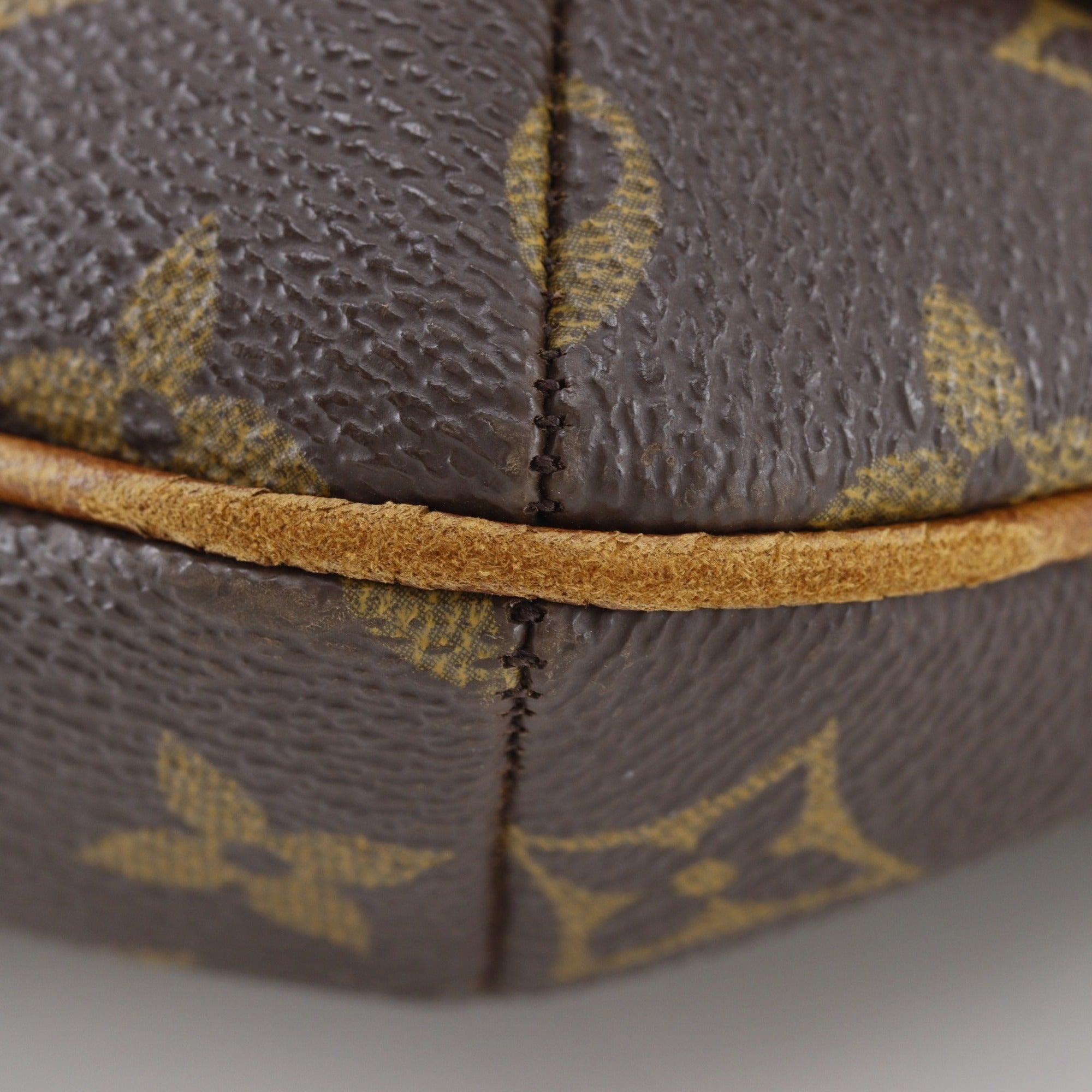 Louis Vuitton Brown Monogram Monogram Shoulder Bag (Pre-Owned)