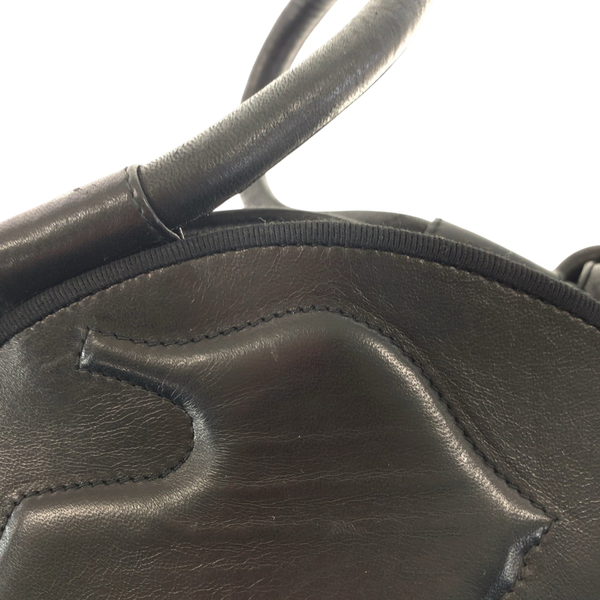 Salvatore Ferragamo Black Leather Handbag (Pre-Owned)