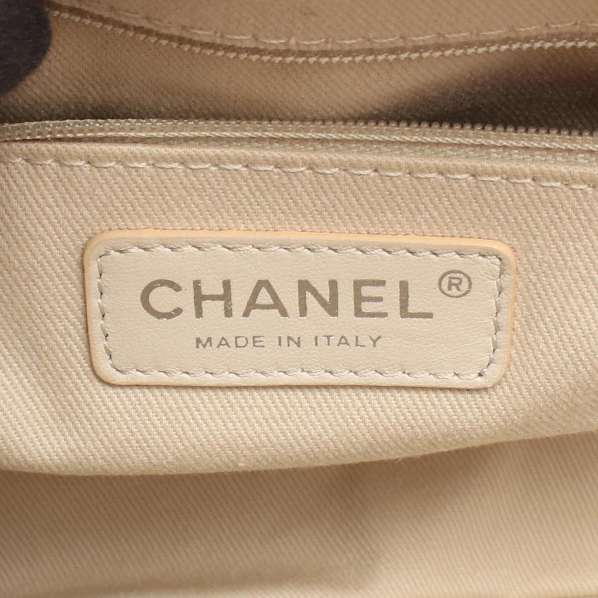 Chanel Red Color Leather Tote Bag (Pre-Owned)
