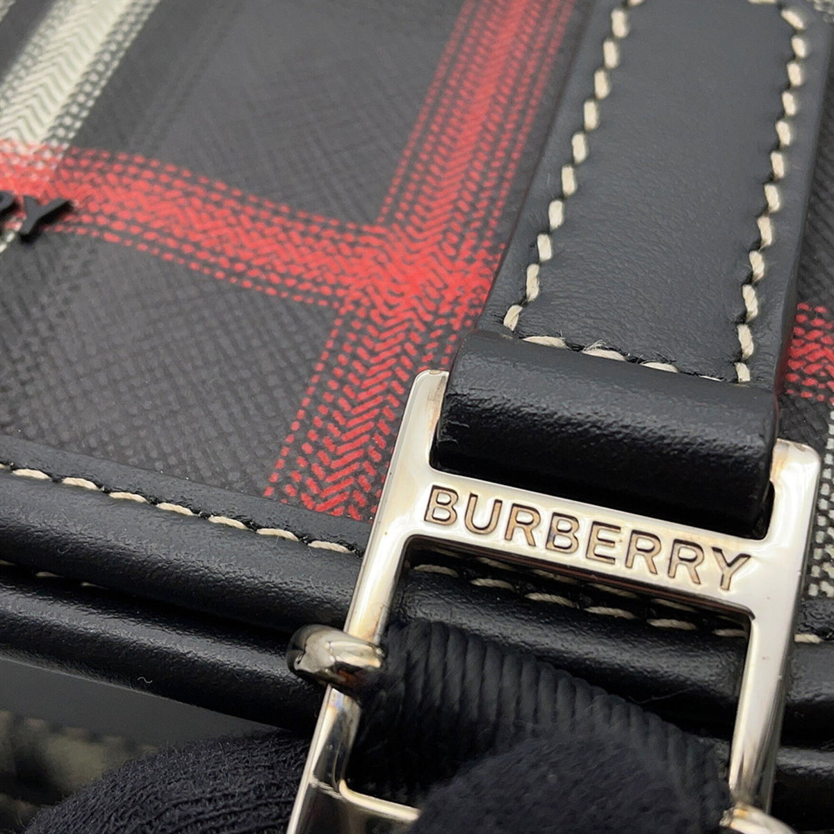 Burberry Black Red Color Pvc Leather Handbag Shoulder Bag (Pre-Owned)