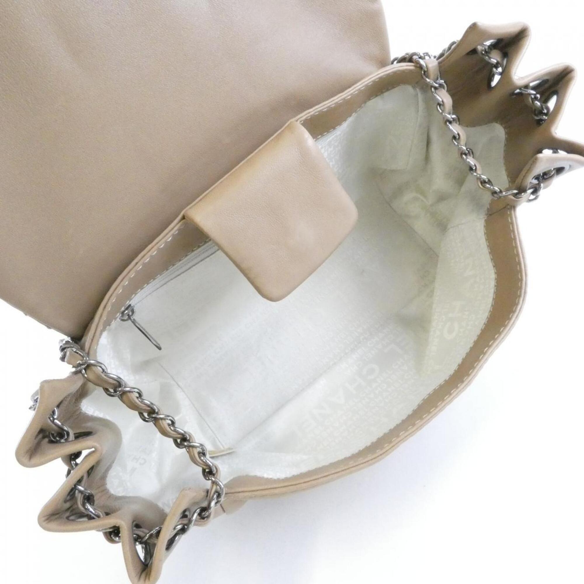Chanel Beige Leather Shoulder Bag (Pre-Owned)