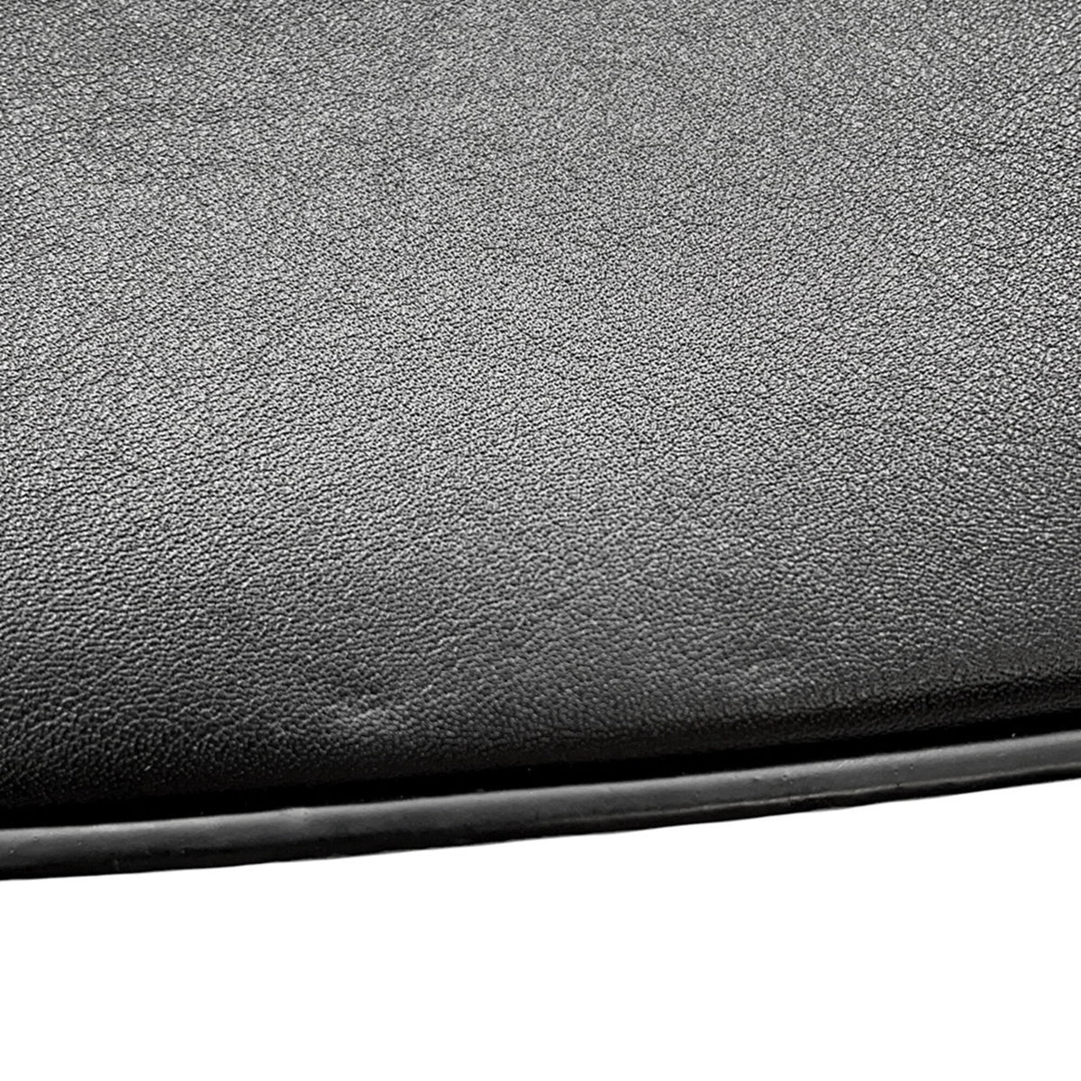 Louis Vuitton Noir Leather Pochette Shoulder Bag (Pre-Owned)