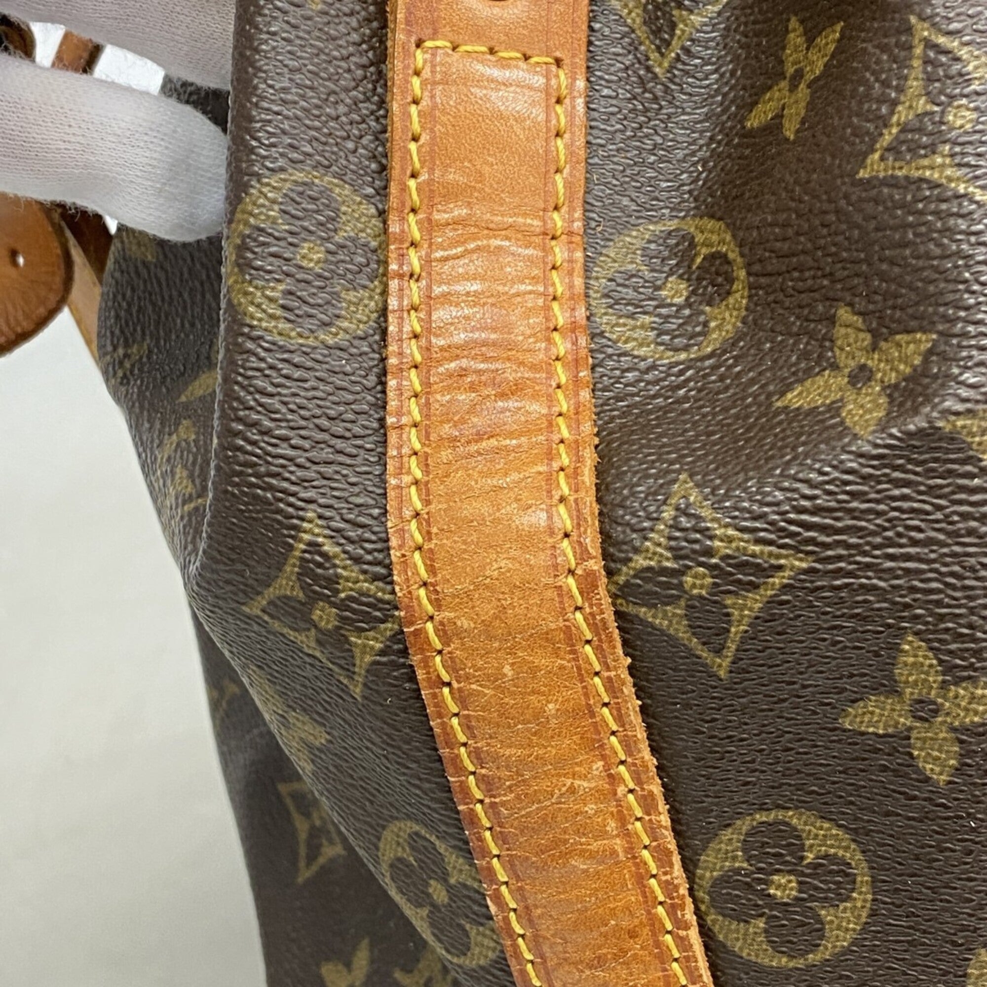 Louis Vuitton Brown Shoulder Bag (Pre-Owned)