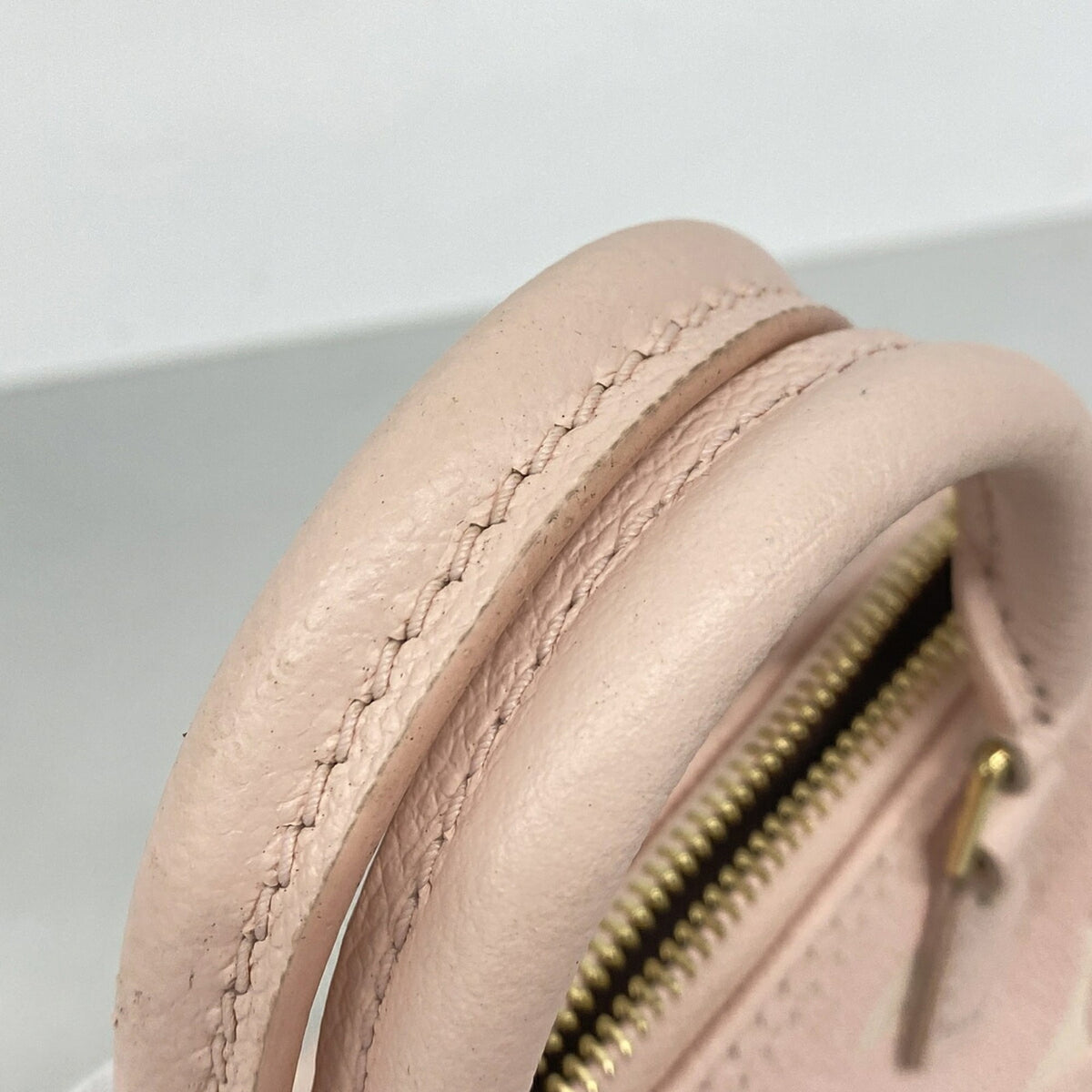 Louis Vuitton Pink Handbag (Pre-Owned)