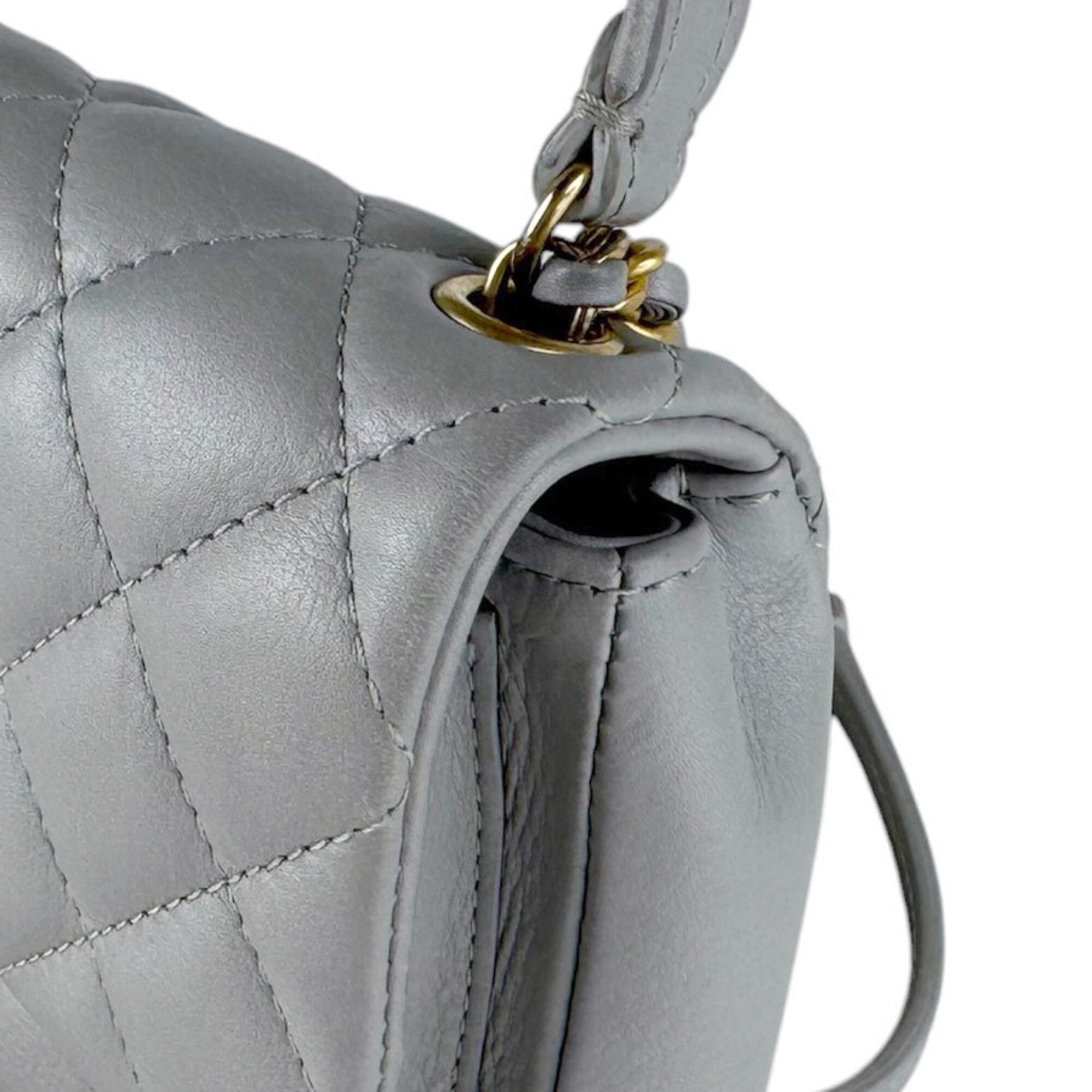 Chanel Gray Leather Shoulder Bag (Pre-Owned)