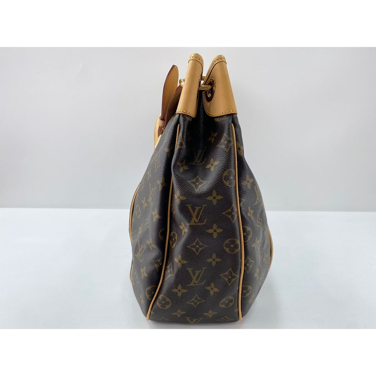 Louis Vuitton Brown Shoulder Bag (Pre-Owned)
