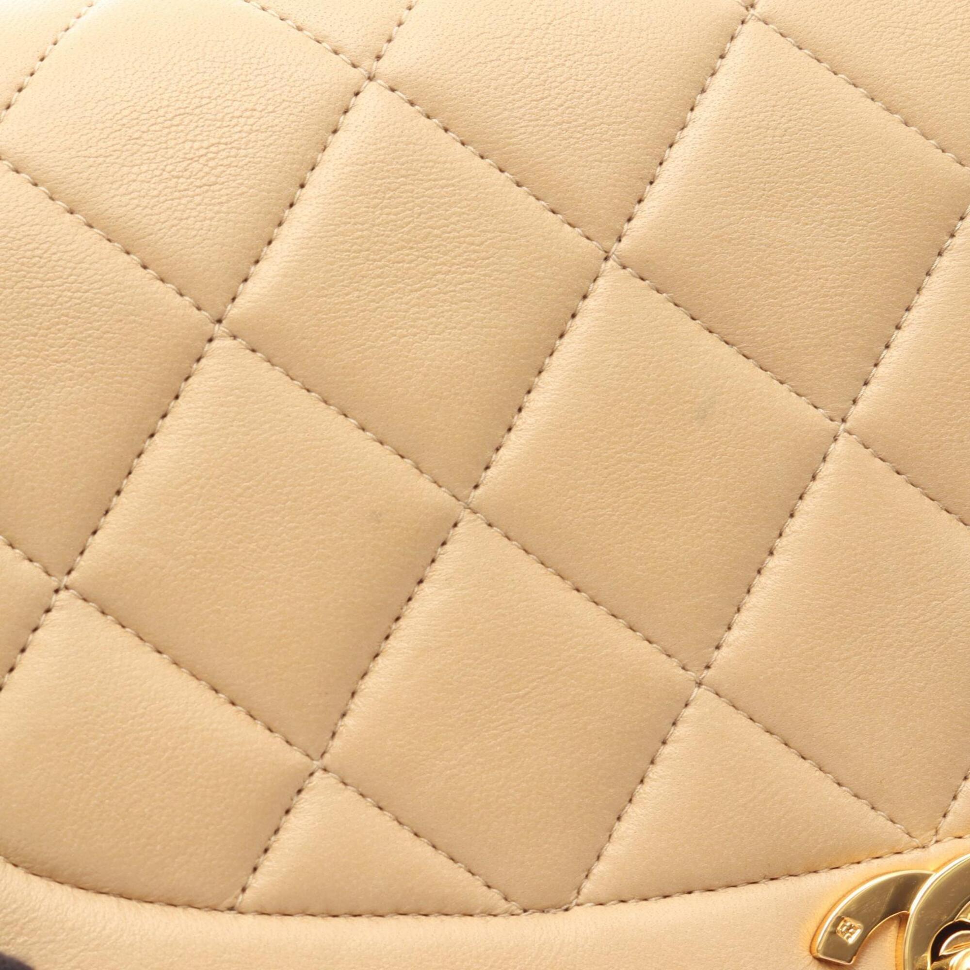 Chanel Beige Leather Handbag Shoulder Bag (Pre-Owned)