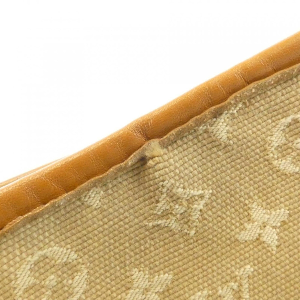 Louis Vuitton Beige Canvas Shoulder Bag (Pre-Owned)