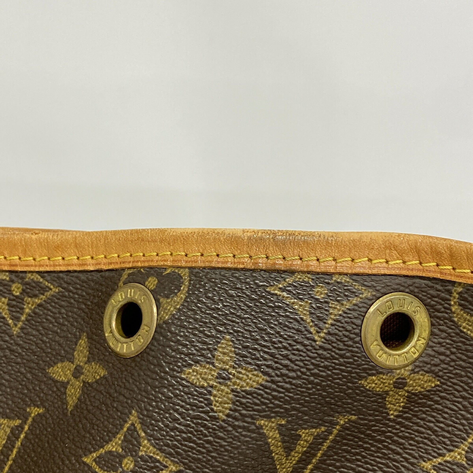 Louis Vuitton Brown Shoulder Bag (Pre-Owned)