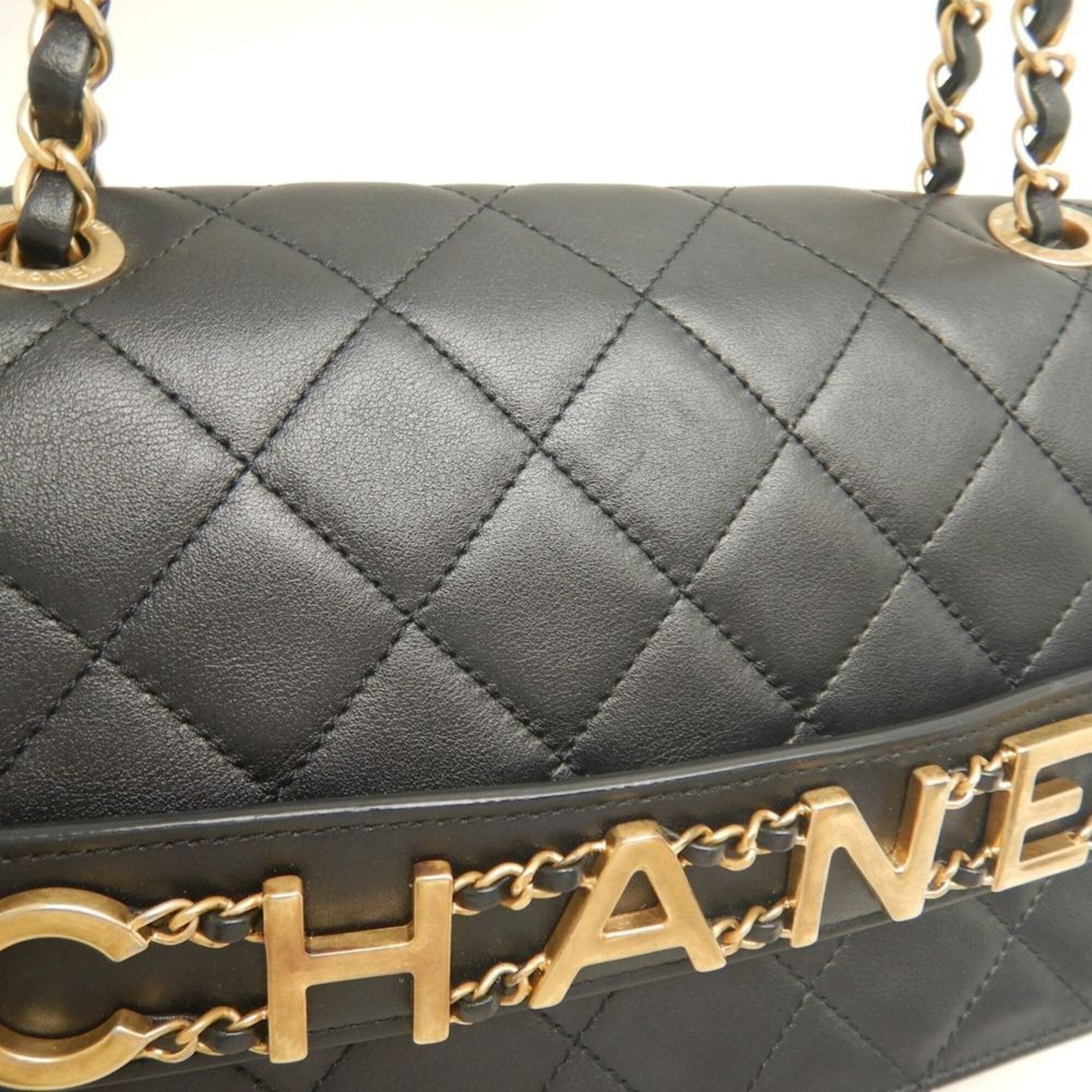 Chanel Black Leather Shoulder Bag (Pre-Owned)
