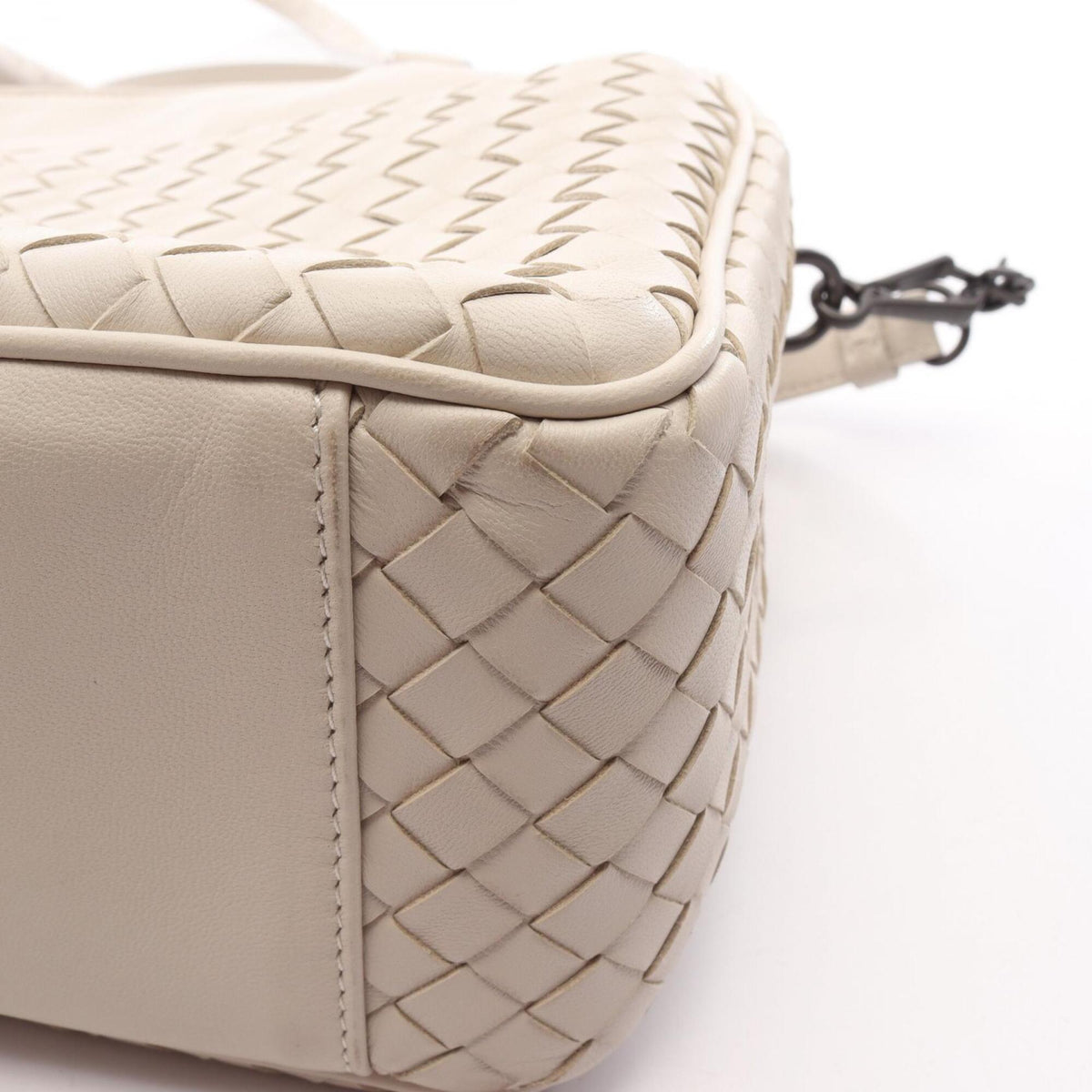 Bottega Veneta White Leather Handbag (Pre-Owned)