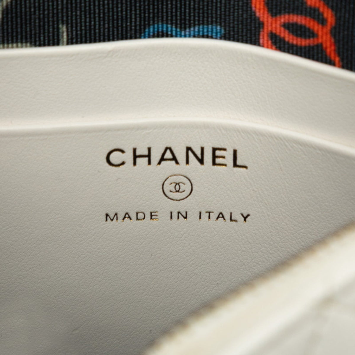 Chanel Matelasse White Grained Calfskin Shoulder Bag (Pre-Owned)