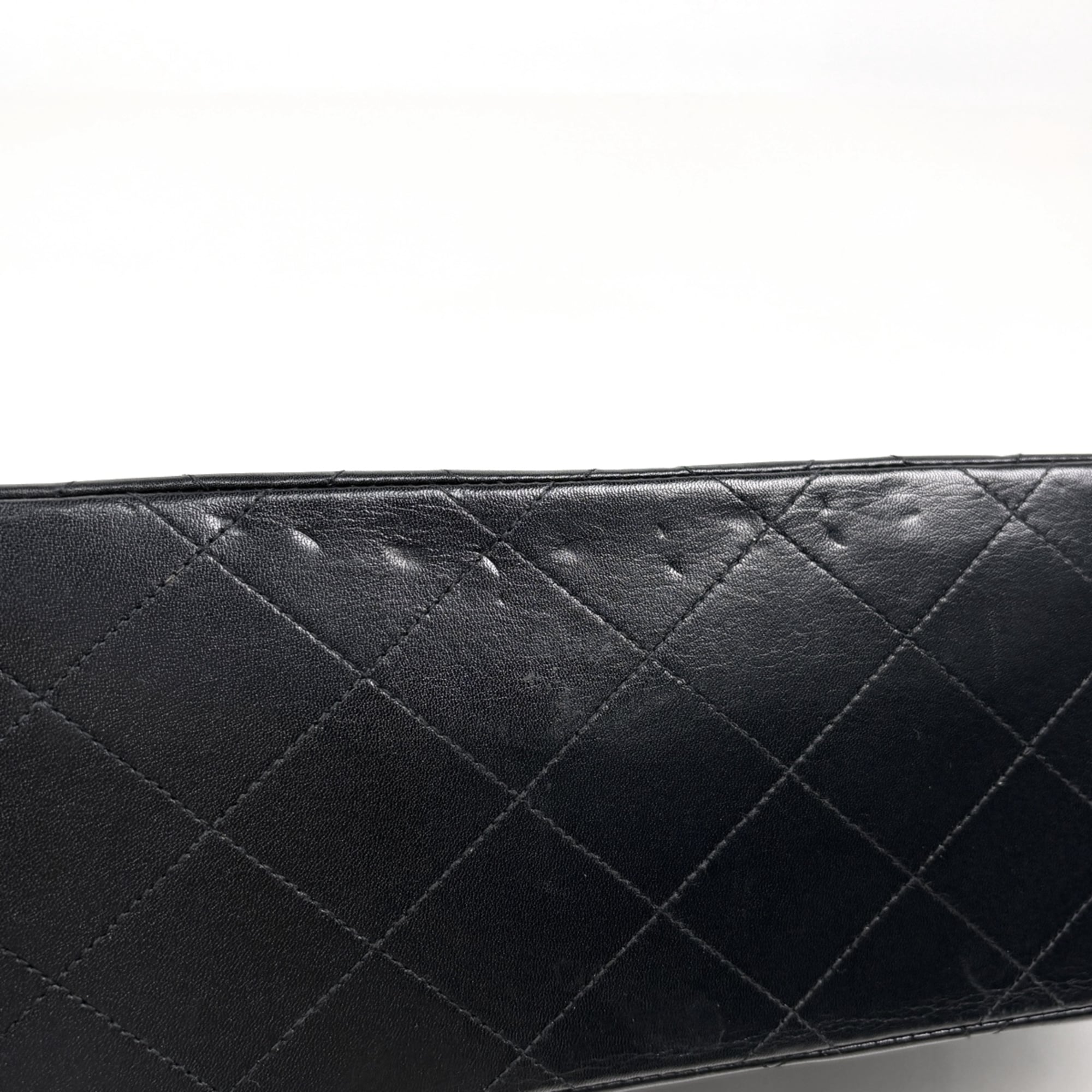 Chanel Matelasse Black Leather Shoulder Bag (Pre-Owned)