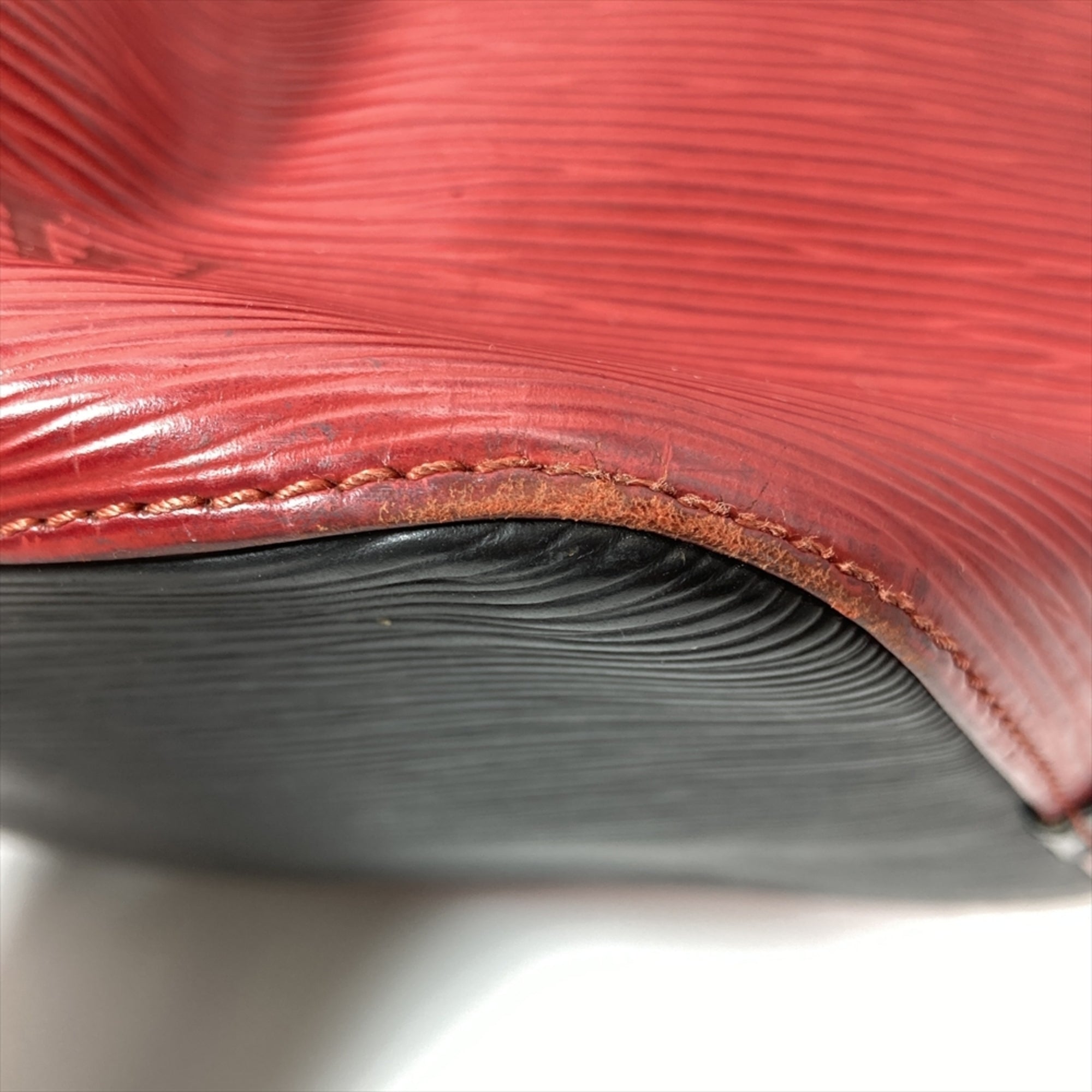 Louis Vuitton Epi Red Color Epi Leather Shoulder Bag (Pre-Owned)