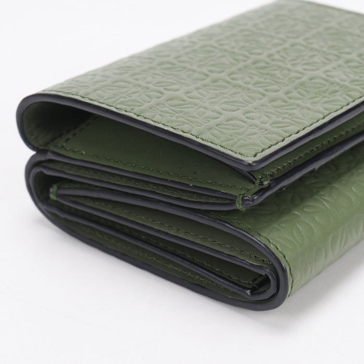 Loewe Green Leather Wallet (Tri-Fold) (Pre-Owned)