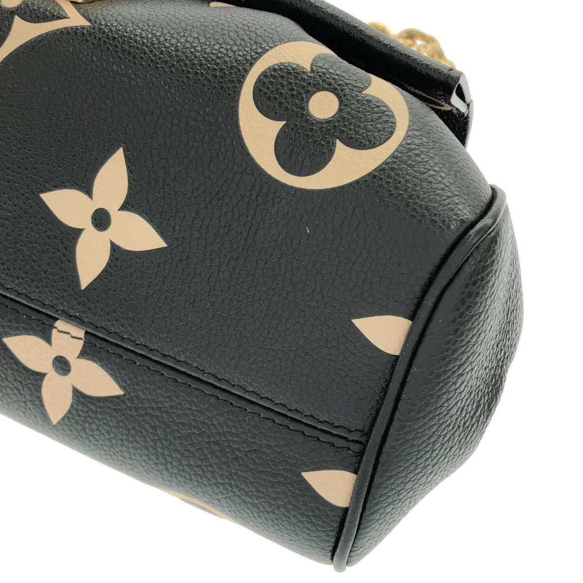 Louis Vuitton Beige Black Leather Shoulder Bag (Pre-Owned)