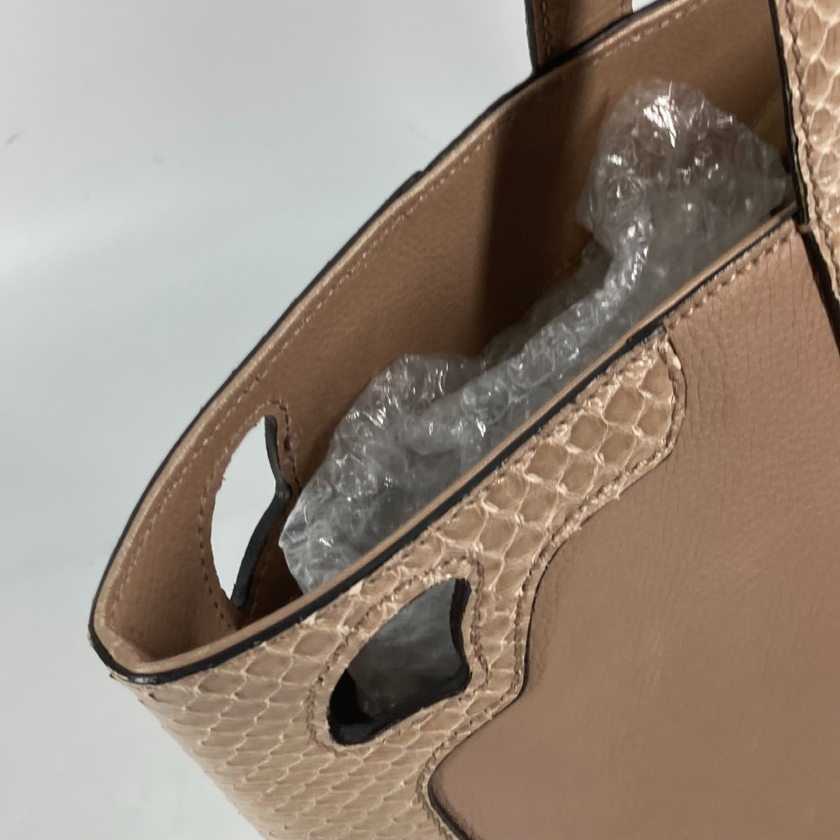 Cartier Beige Leather Shoulder Bag (Pre-Owned)