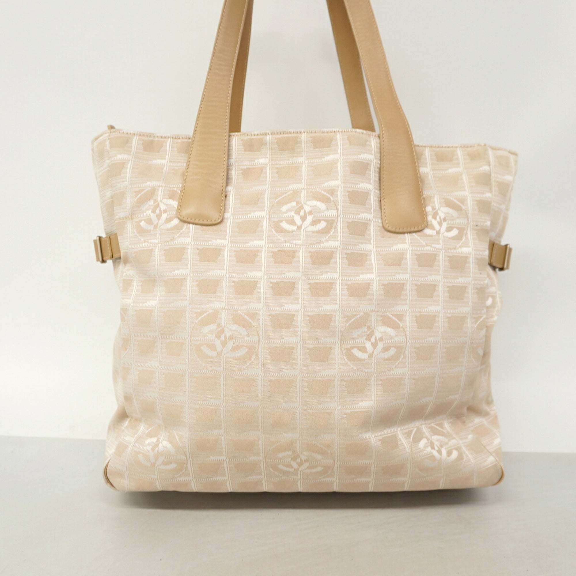 Chanel Beige Nylon Tote Bag (Pre-Owned)