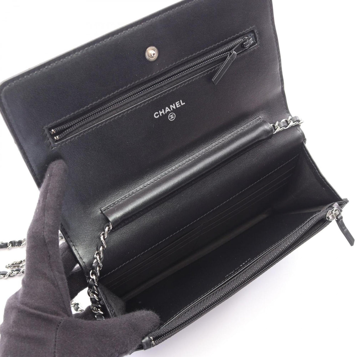 Chanel Black Leather Handbag Shoulder Bag (Pre-Owned)