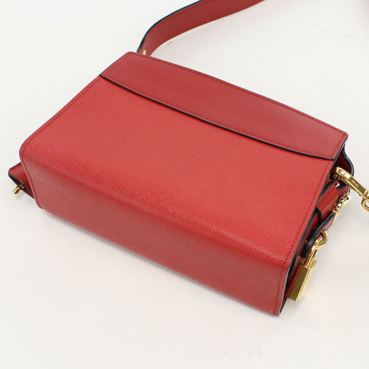 Prada Red Color Leather Shoulder Bag (Pre-Owned)