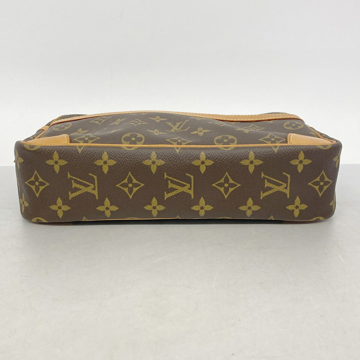 Louis Vuitton Brown Clutch Bag (Pre-Owned)