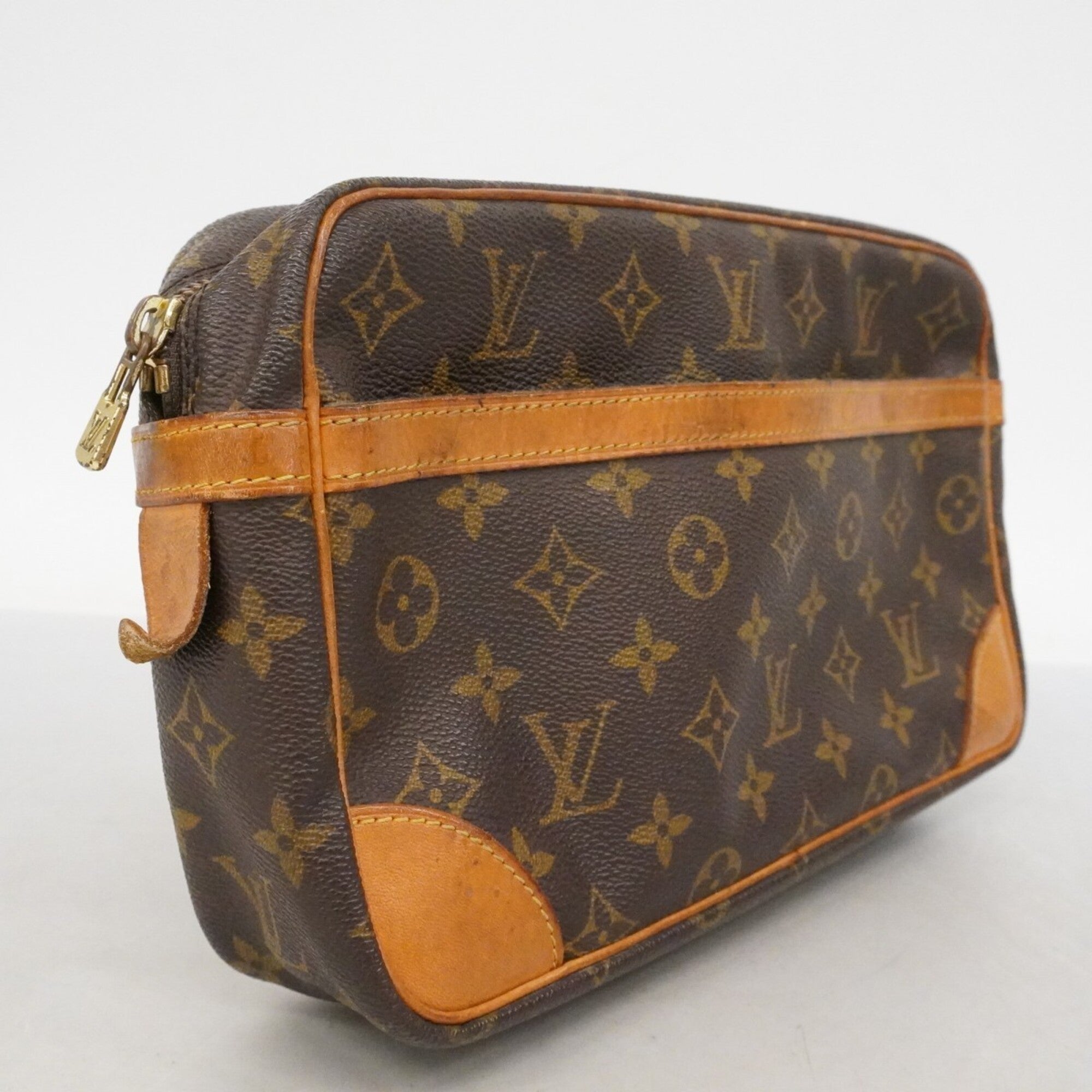 Louis Vuitton Brown Clutch Bag (Pre-Owned)