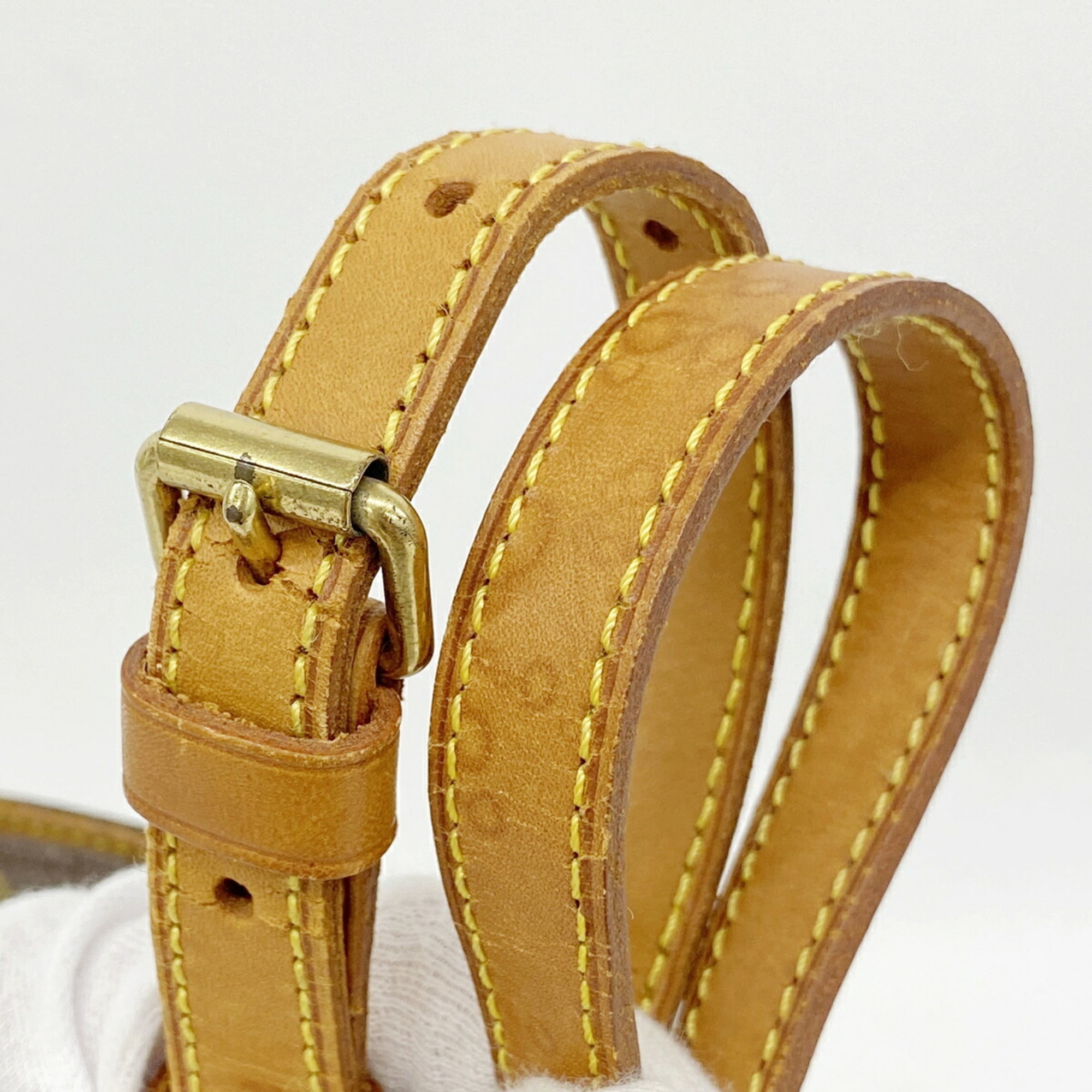 Louis Vuitton Brown Shoulder Bag (Pre-Owned)
