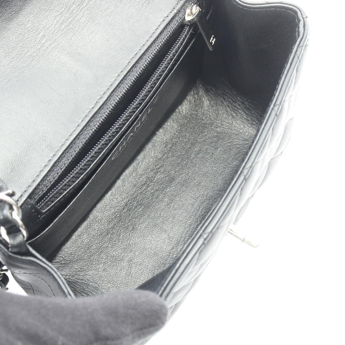 Chanel Black Leather Handbag Shoulder Bag (Pre-Owned)