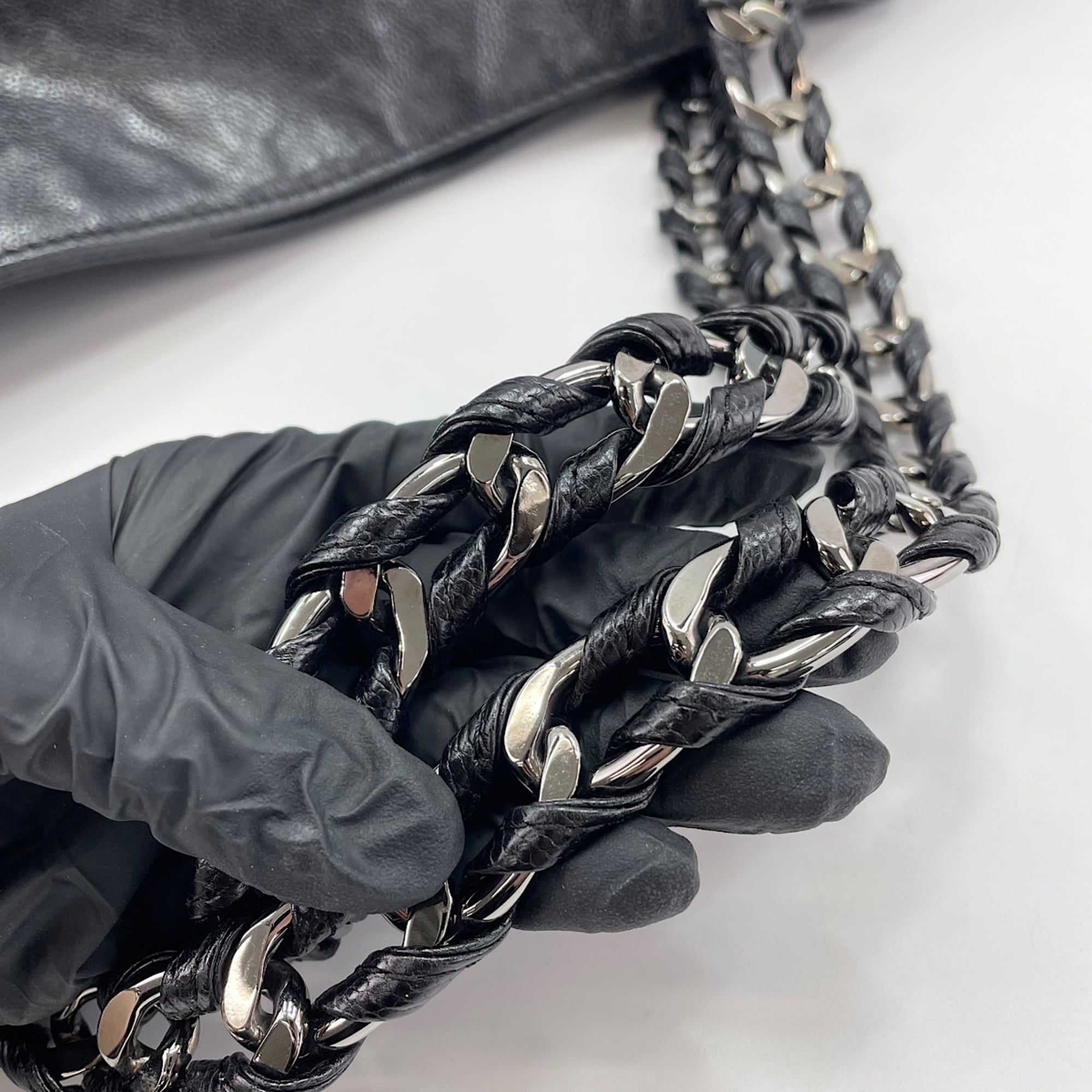 Chanel Black Shoulder Bag (Pre-Owned)