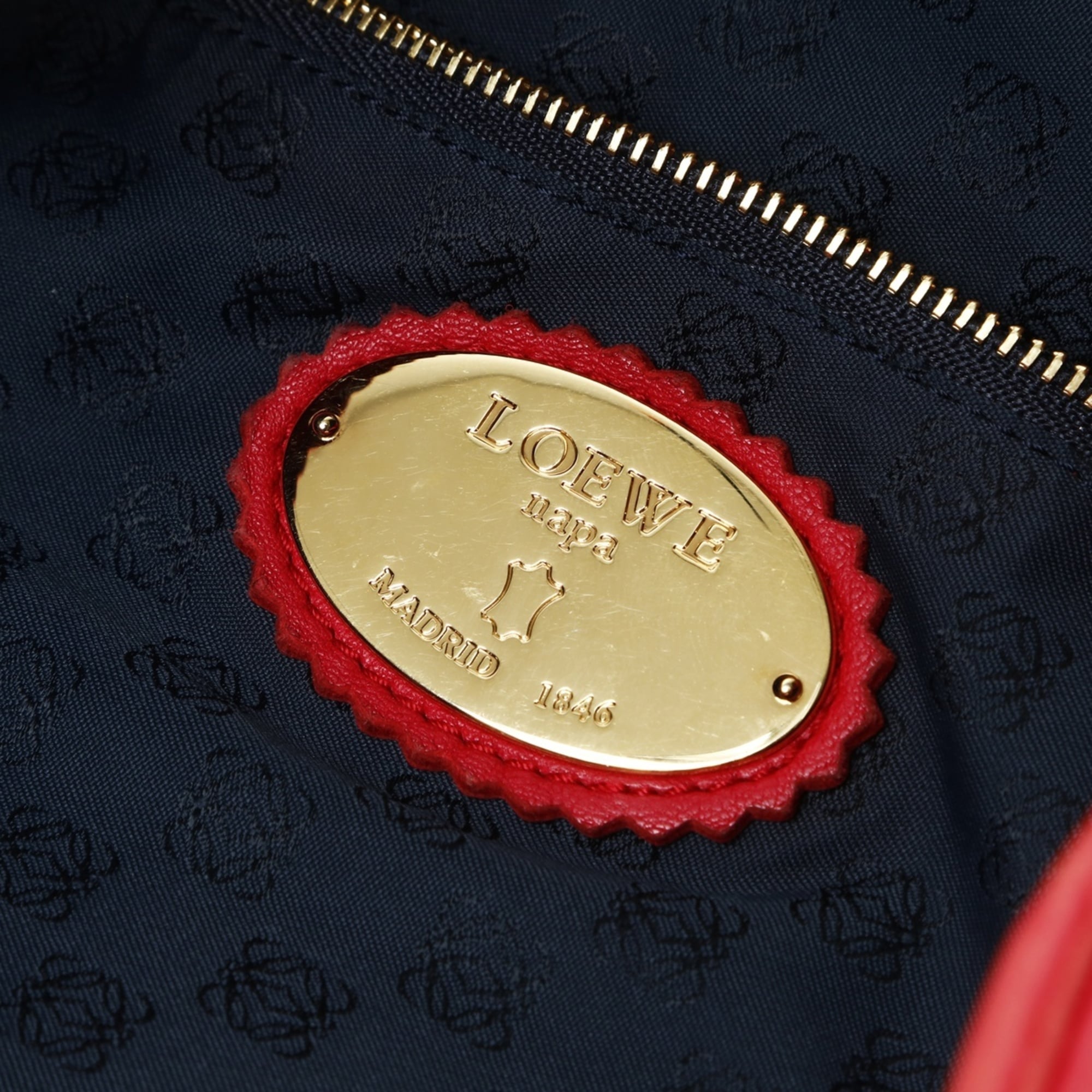 Loewe Red Color Shoulder Bag (Pre-Owned)