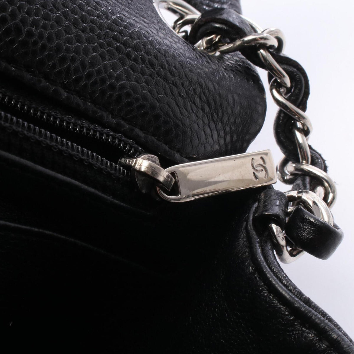 Chanel Black Grained Calfskin Handbag Shoulder Bag (Pre-Owned)
