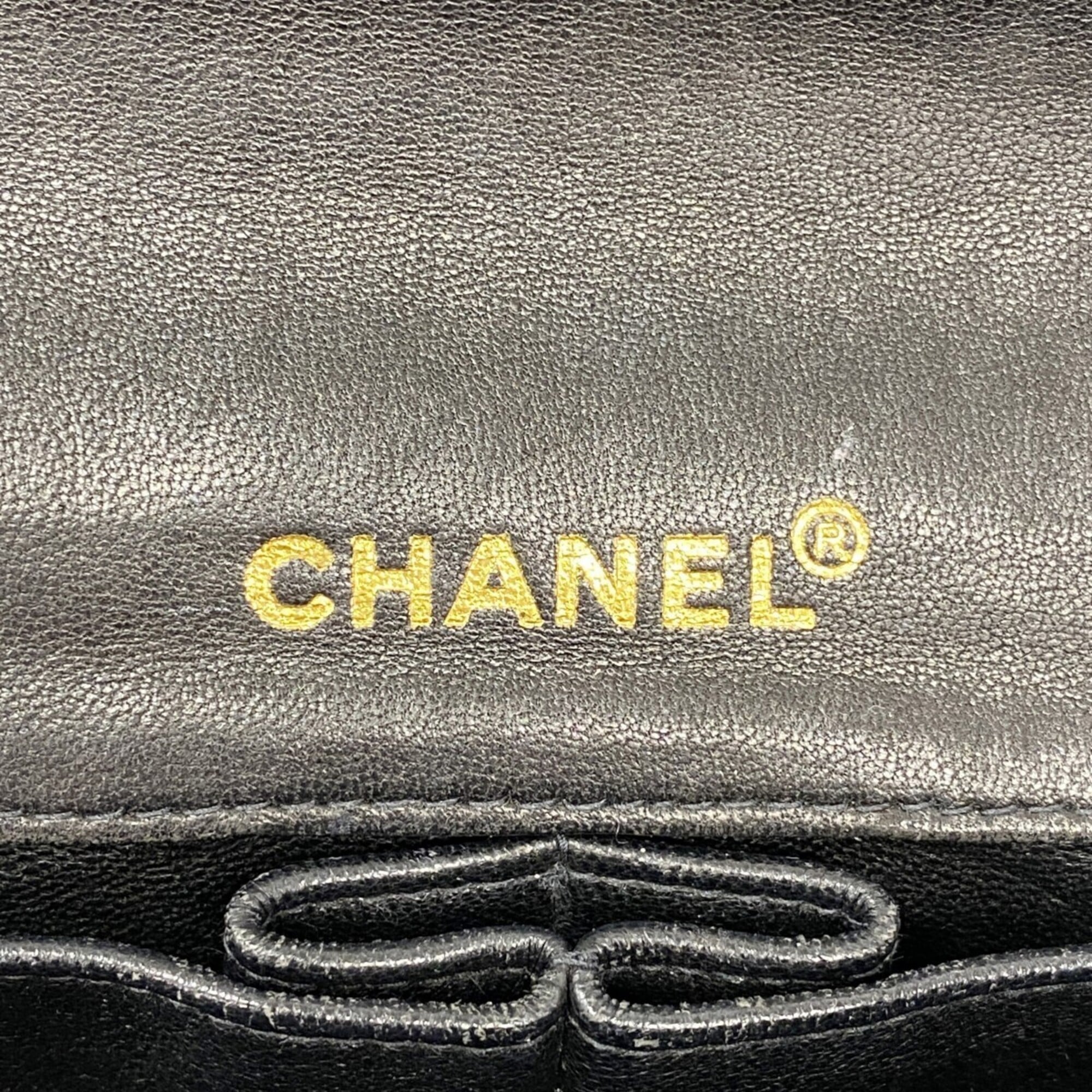 Chanel Black Leather Shoulder Bag (Pre-Owned)