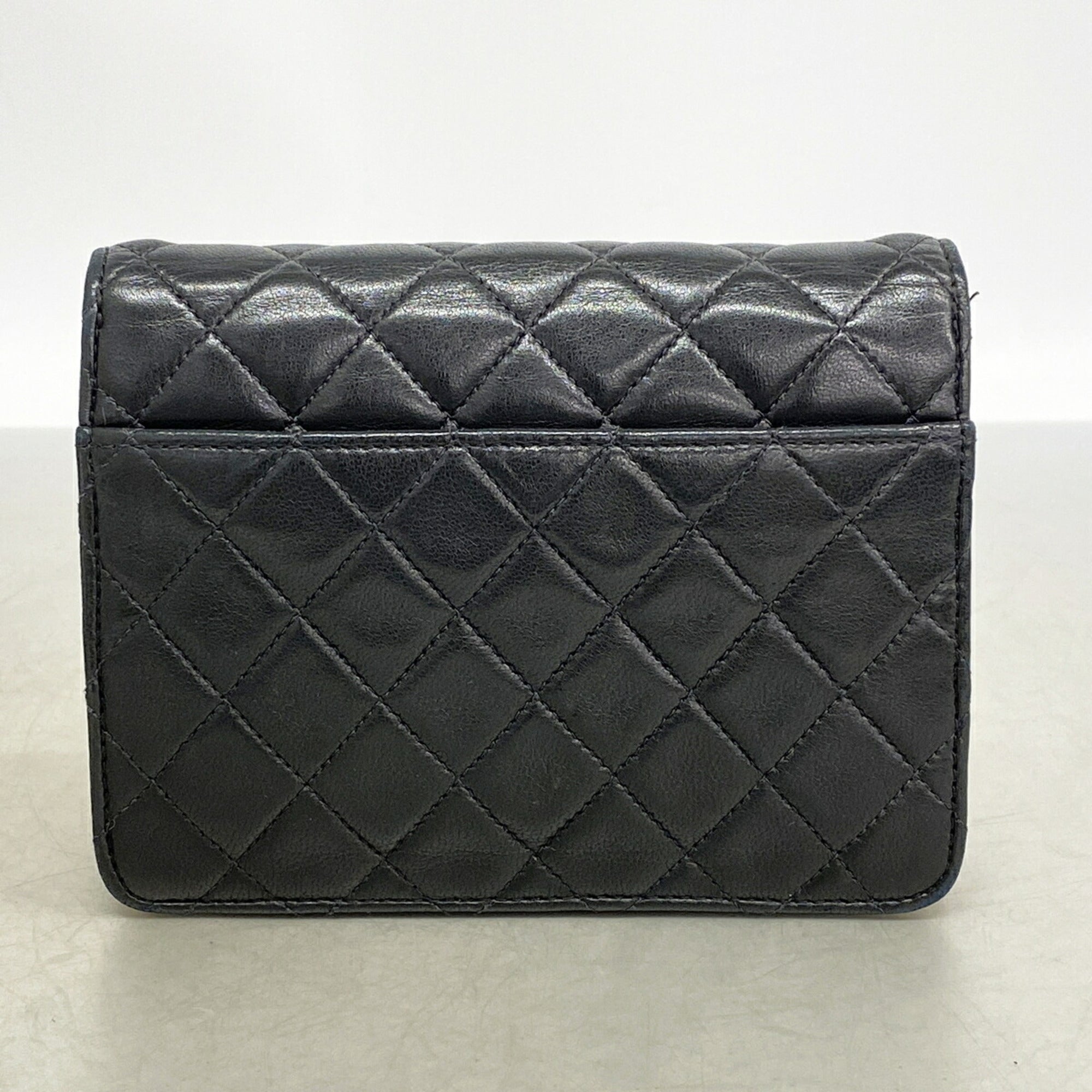 Chanel Black Leather Shoulder Bag (Pre-Owned)