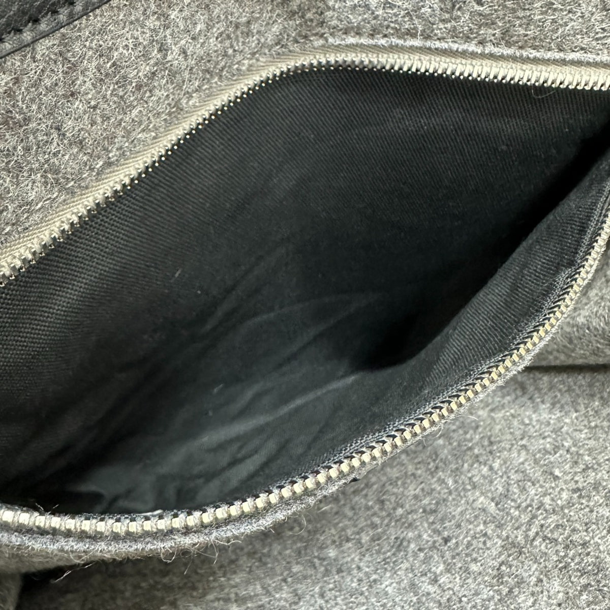 Saint Laurent Gray Other Tote Bag (Pre-Owned)