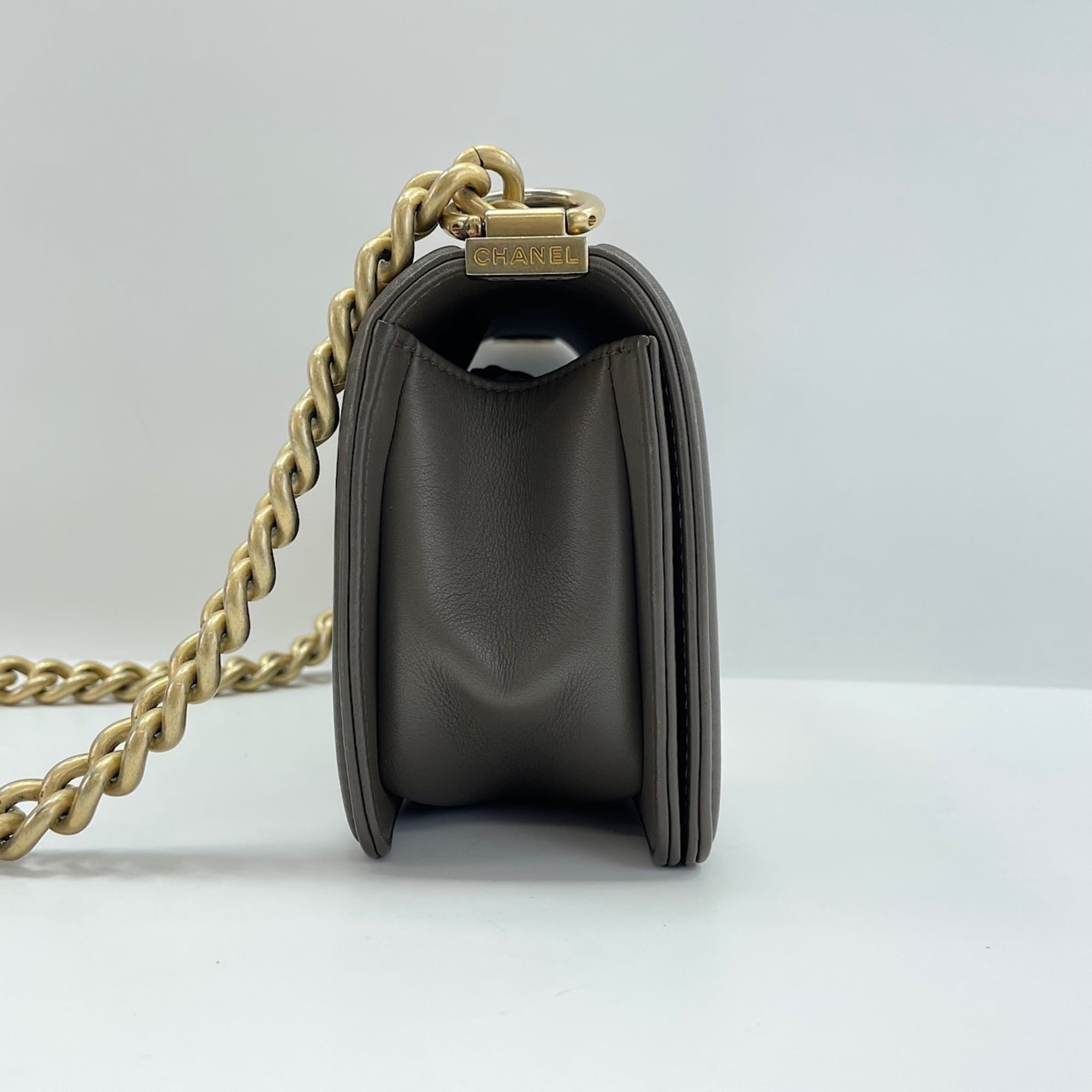 Chanel Boy Chanel Brown Leather Shoulder Bag (Pre-Owned)