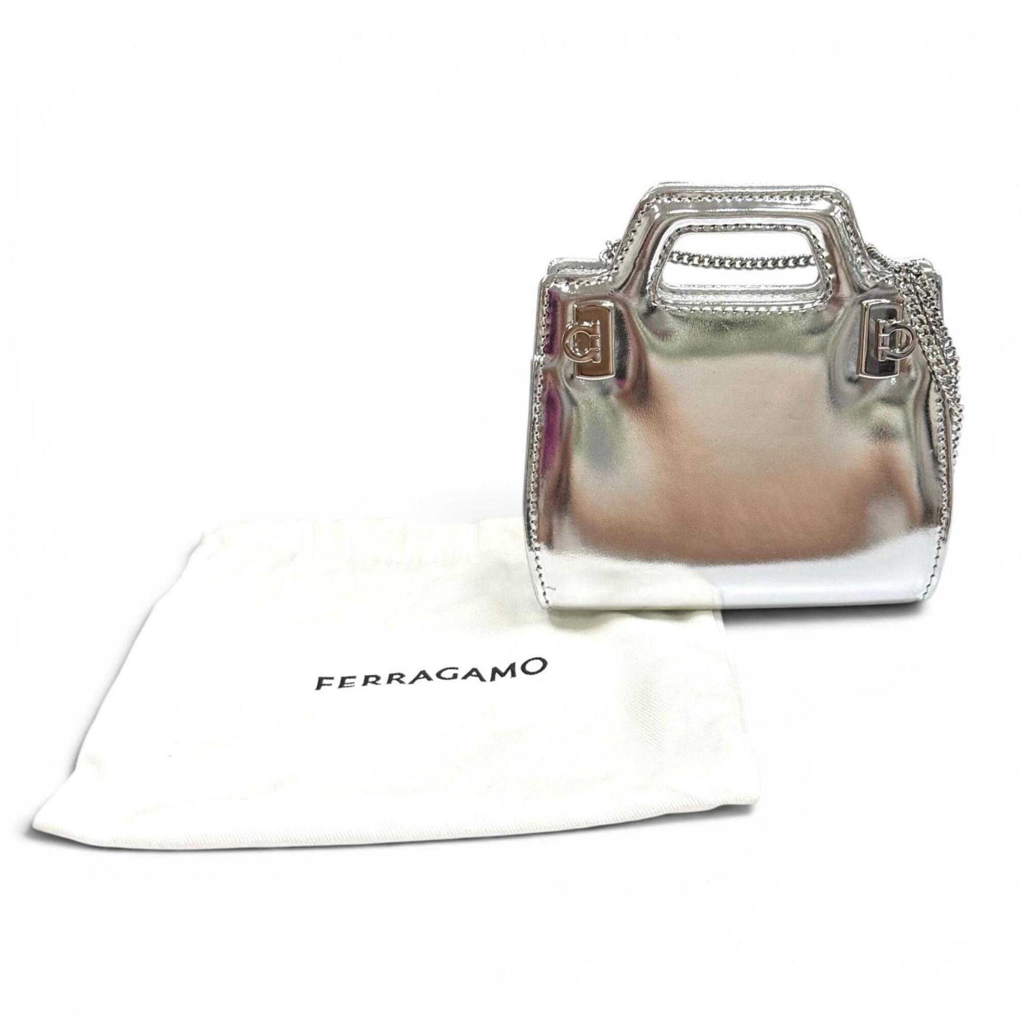 Salvatore Ferragamo Silver Leather Pouch Shoulder Bag (Pre-Owned)