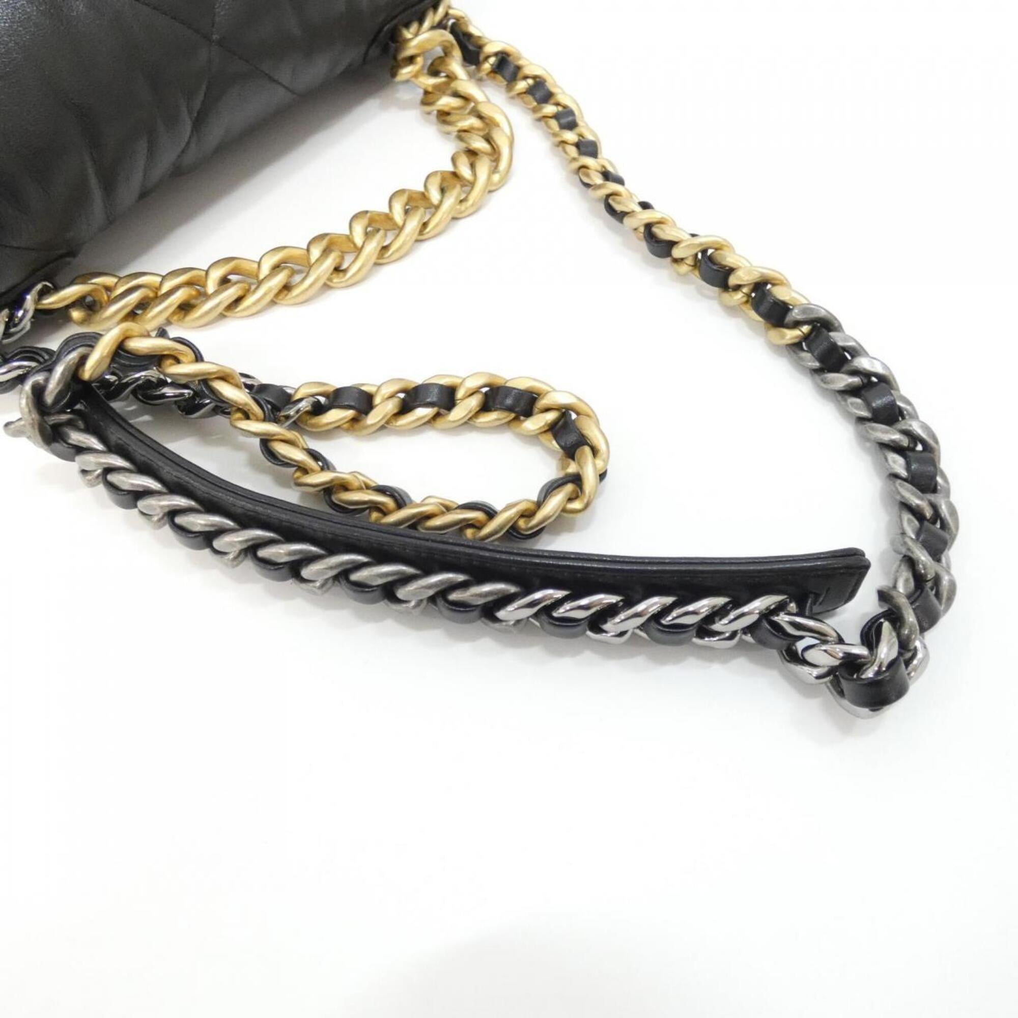 Chanel Black Leather Shoulder Bag (Pre-Owned)