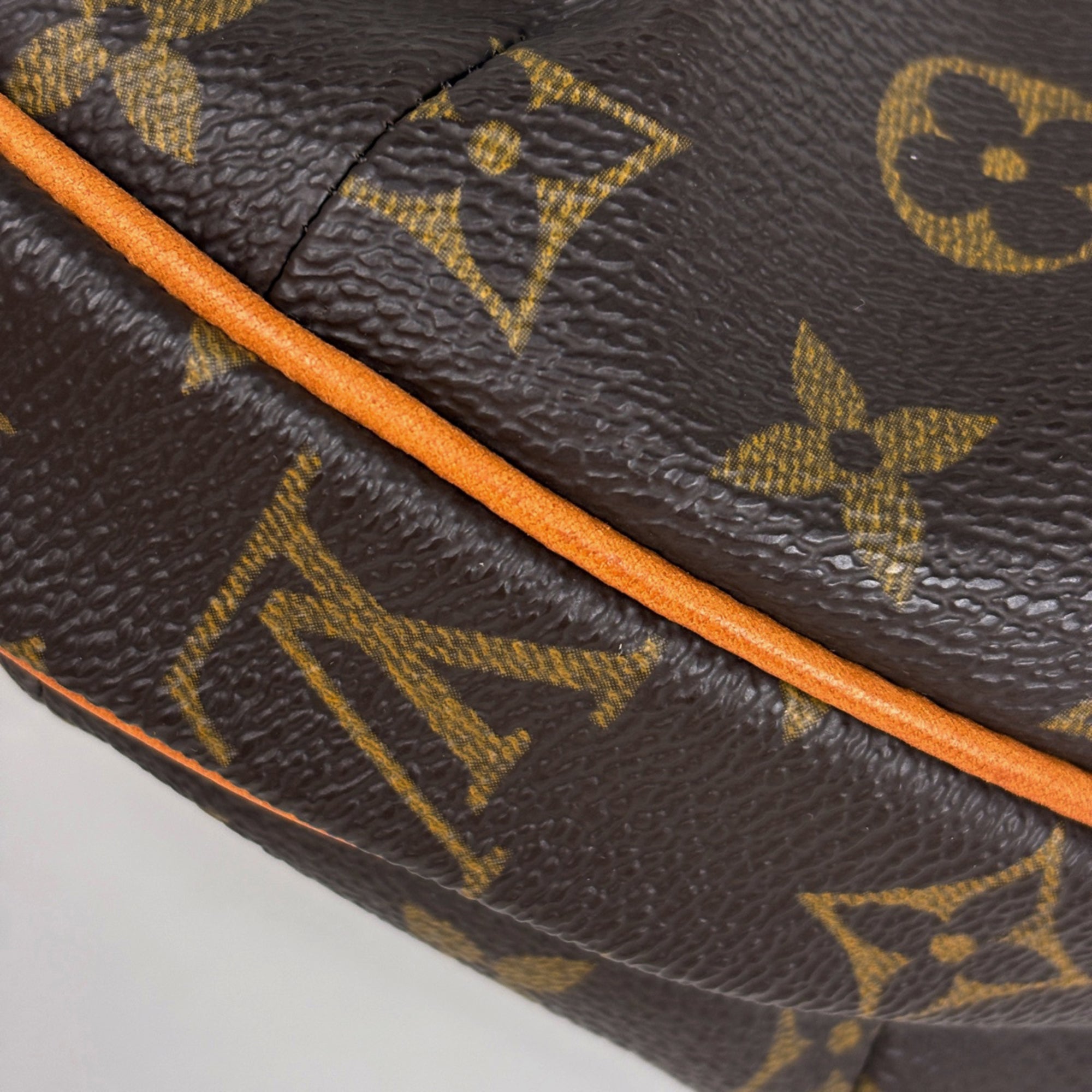 Louis Vuitton Brown Monogram Monogram Shoulder Bag (Pre-Owned)