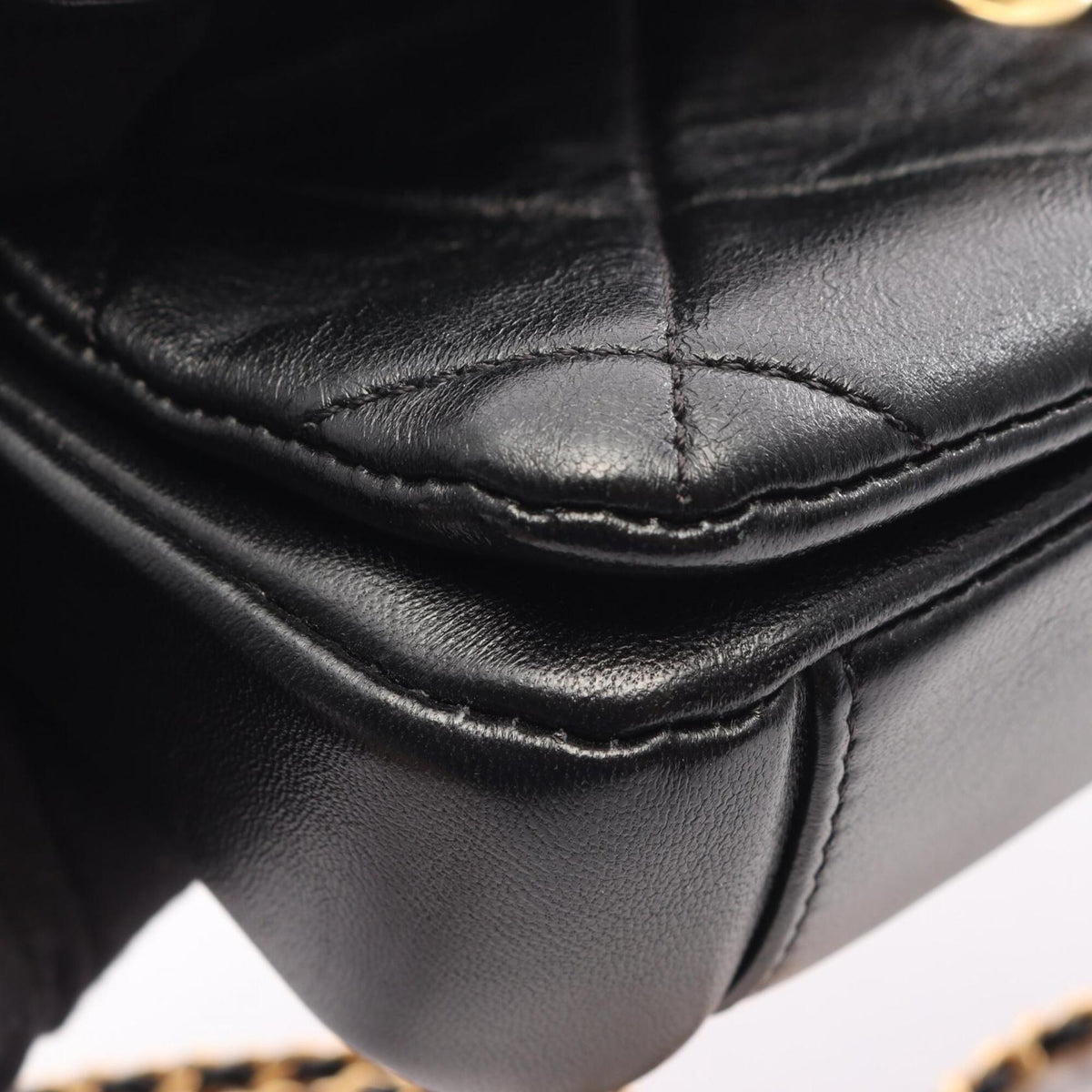 Chanel Black Leather Handbag Shoulder Bag (Pre-Owned)